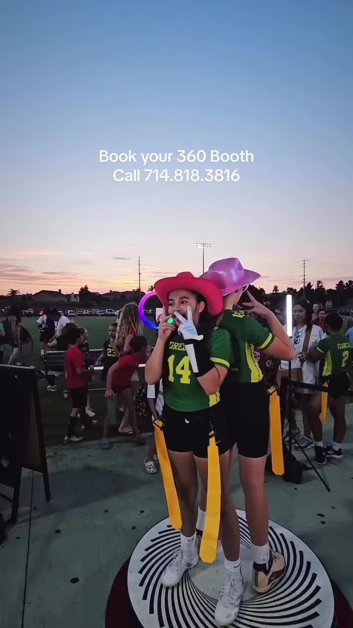 @iHeartMomoPhotoBooth