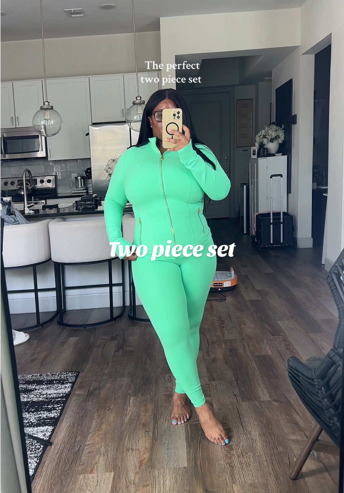 @shellybombshell