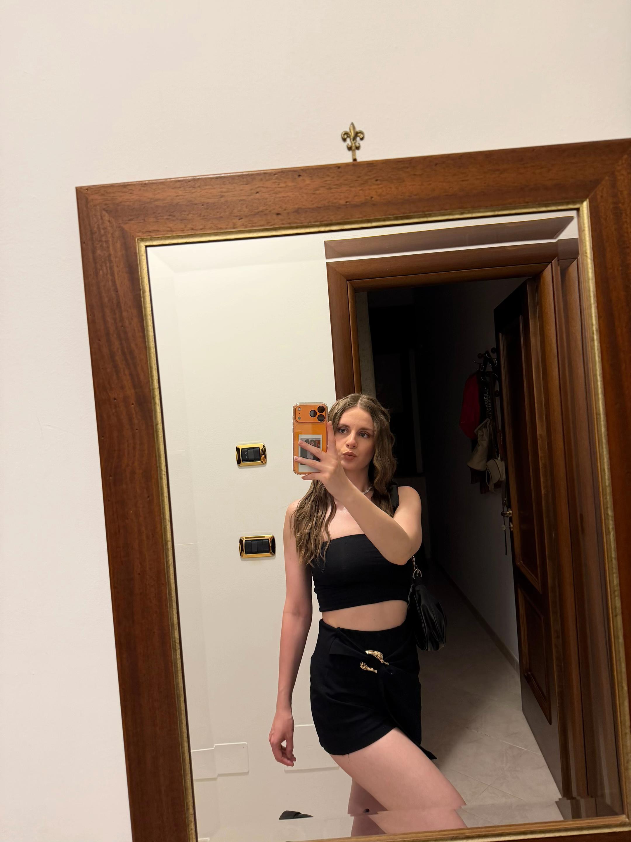 @𝐄 𝐋 𝐈🖤