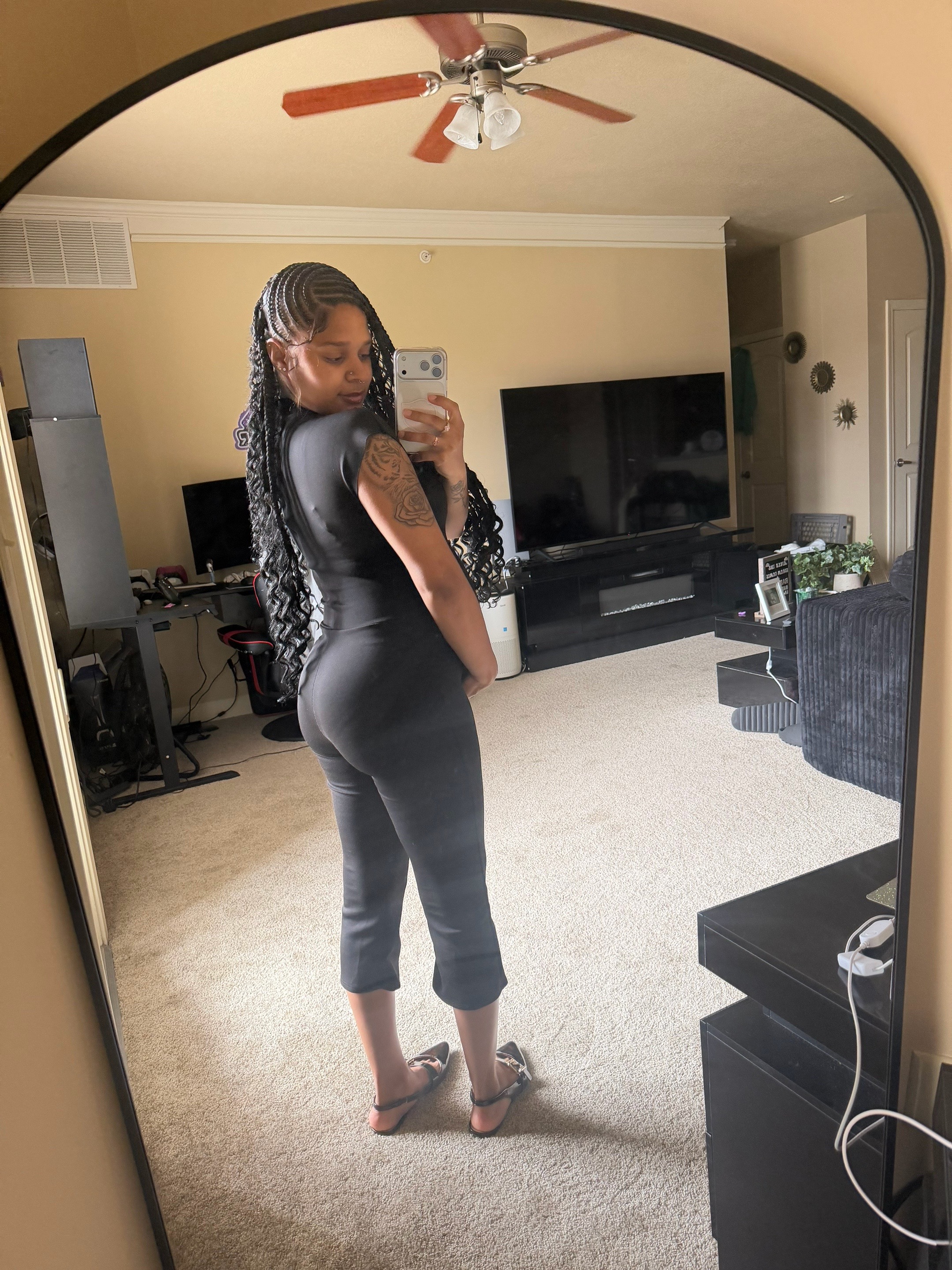 @Henny banks🖤✨