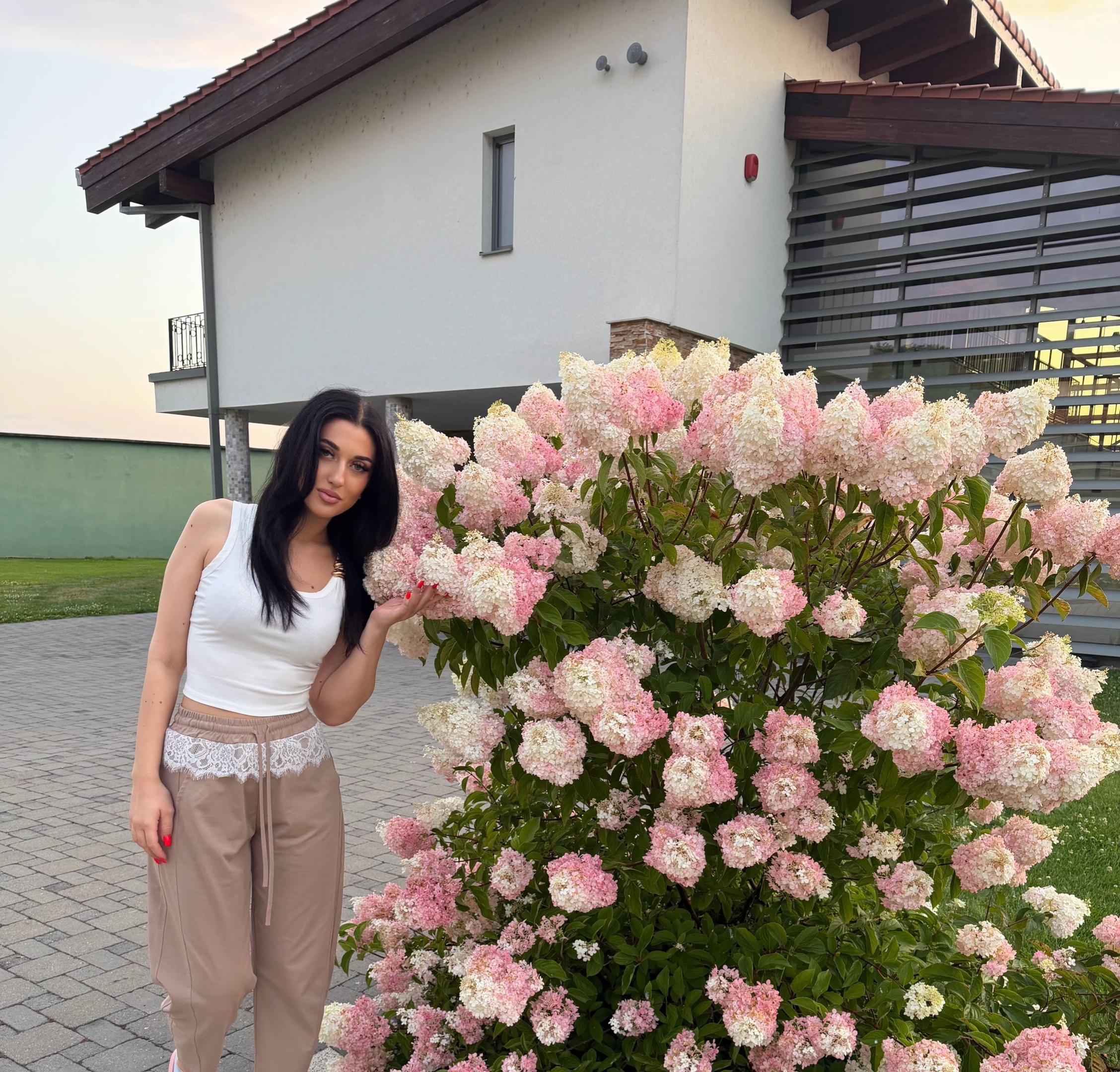 @HoneyyyMaria