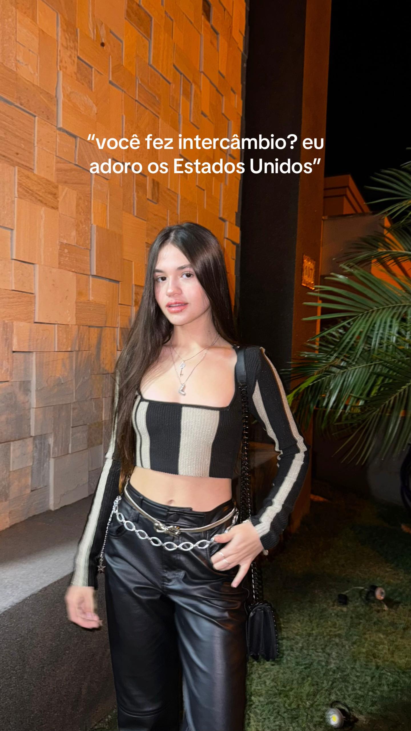 @larissacruzmariano