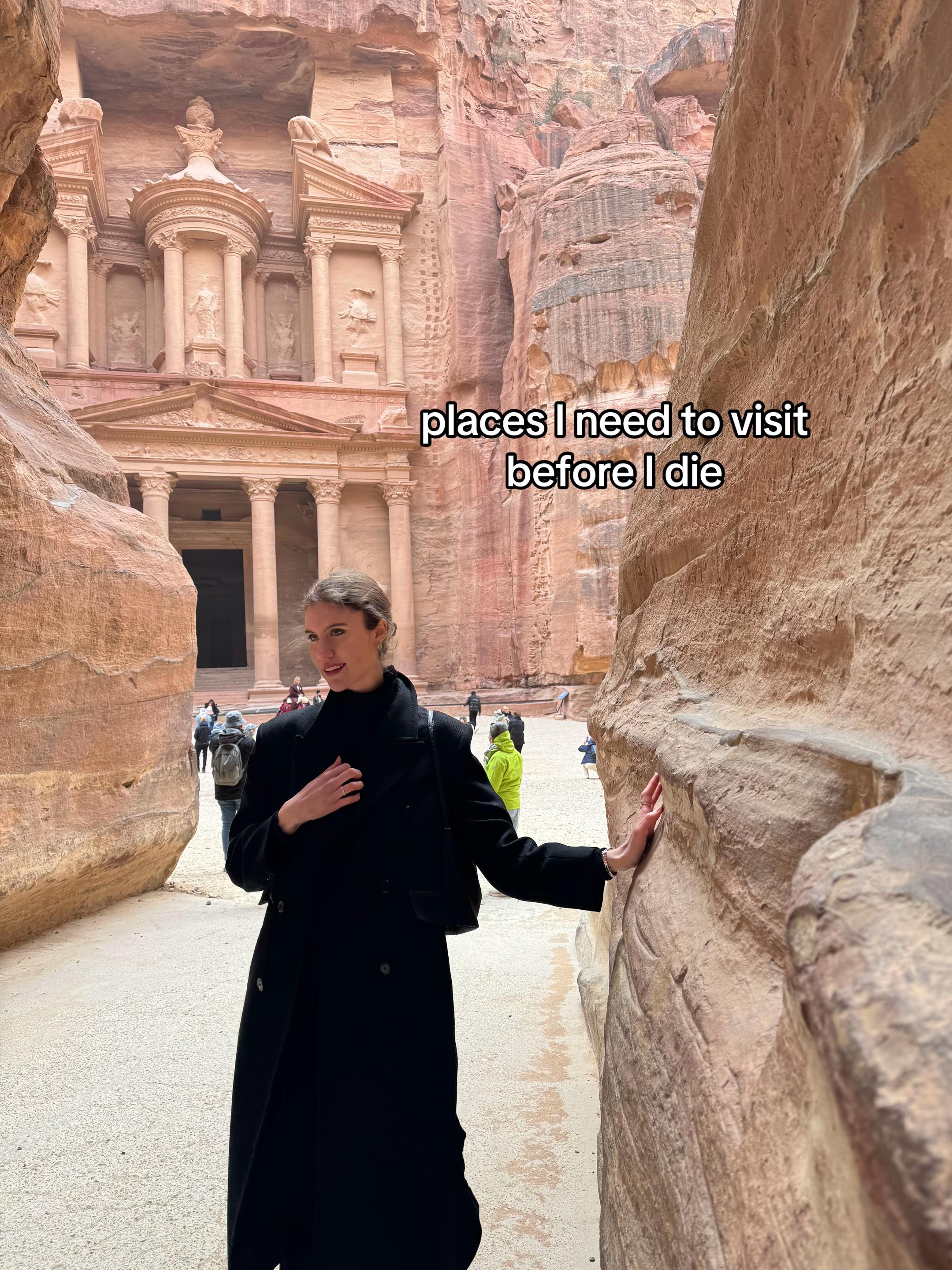 @BALKAN GIRL TRAVELLING