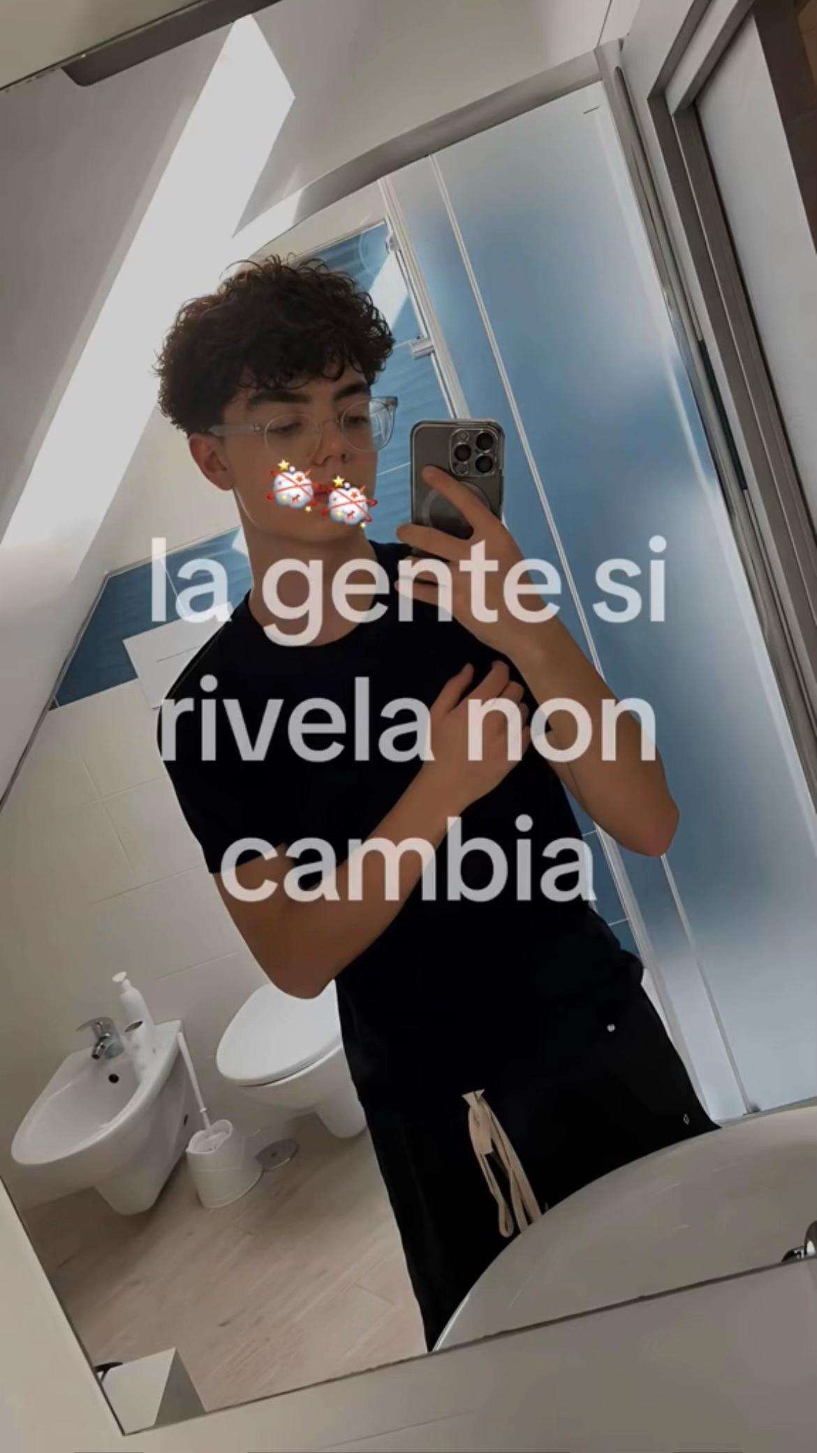 @𖤐