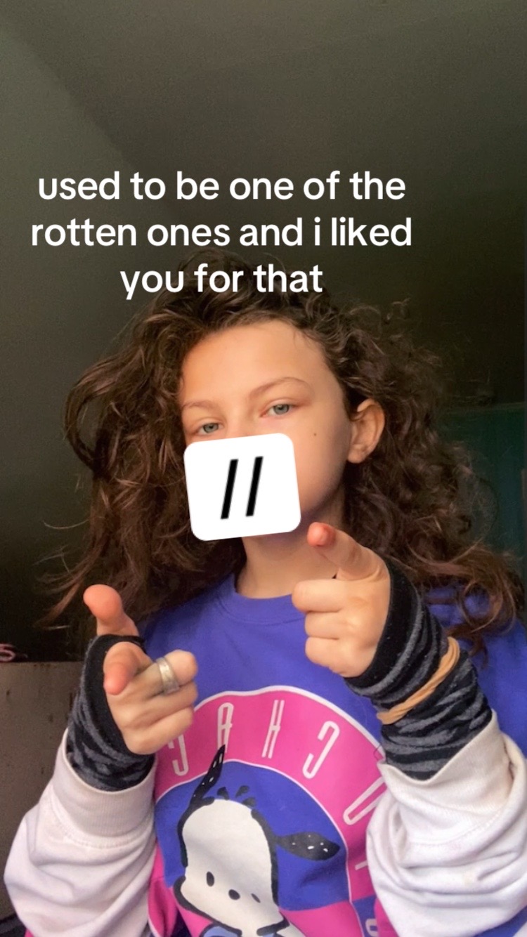@￴