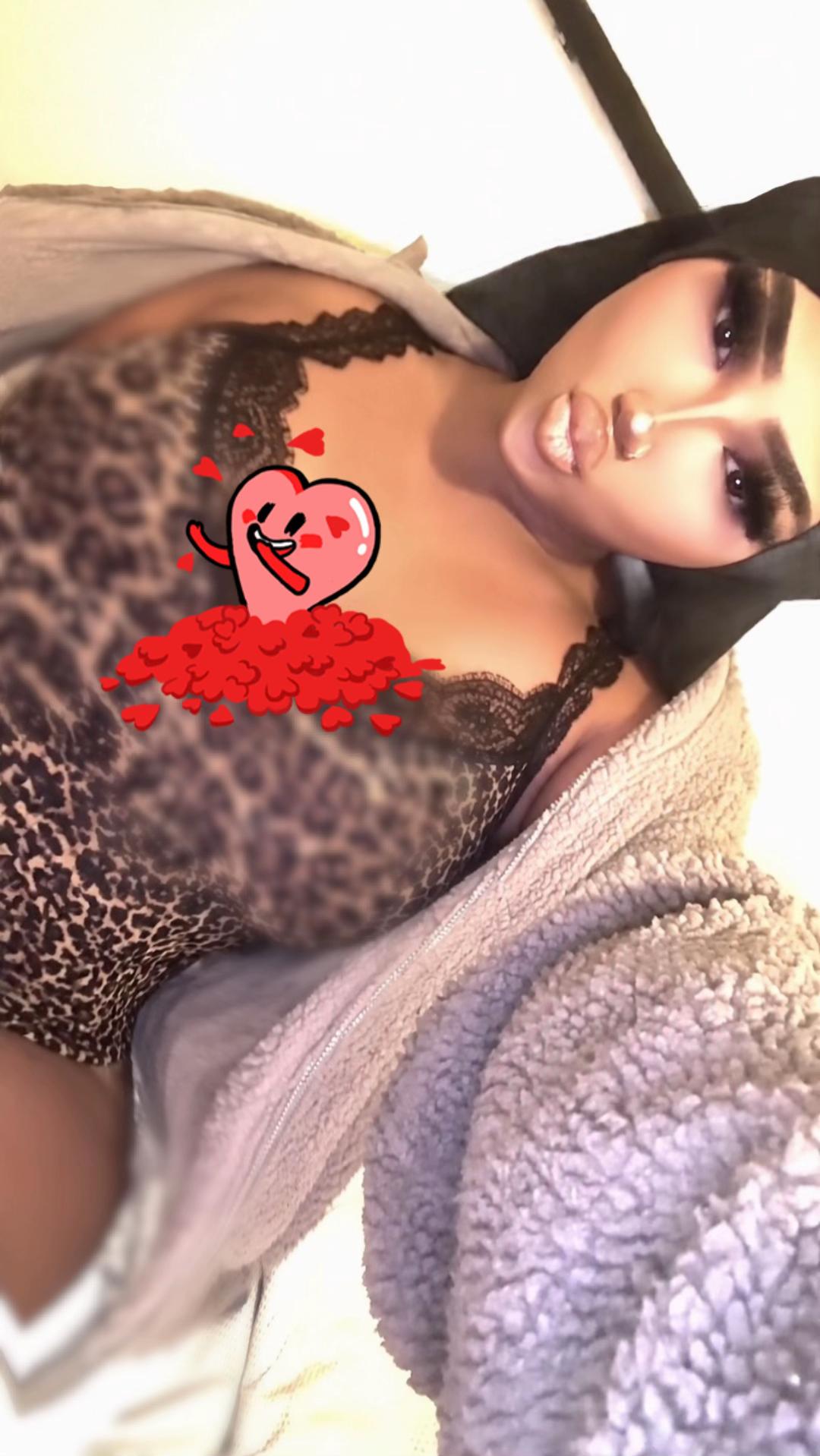 @🫦