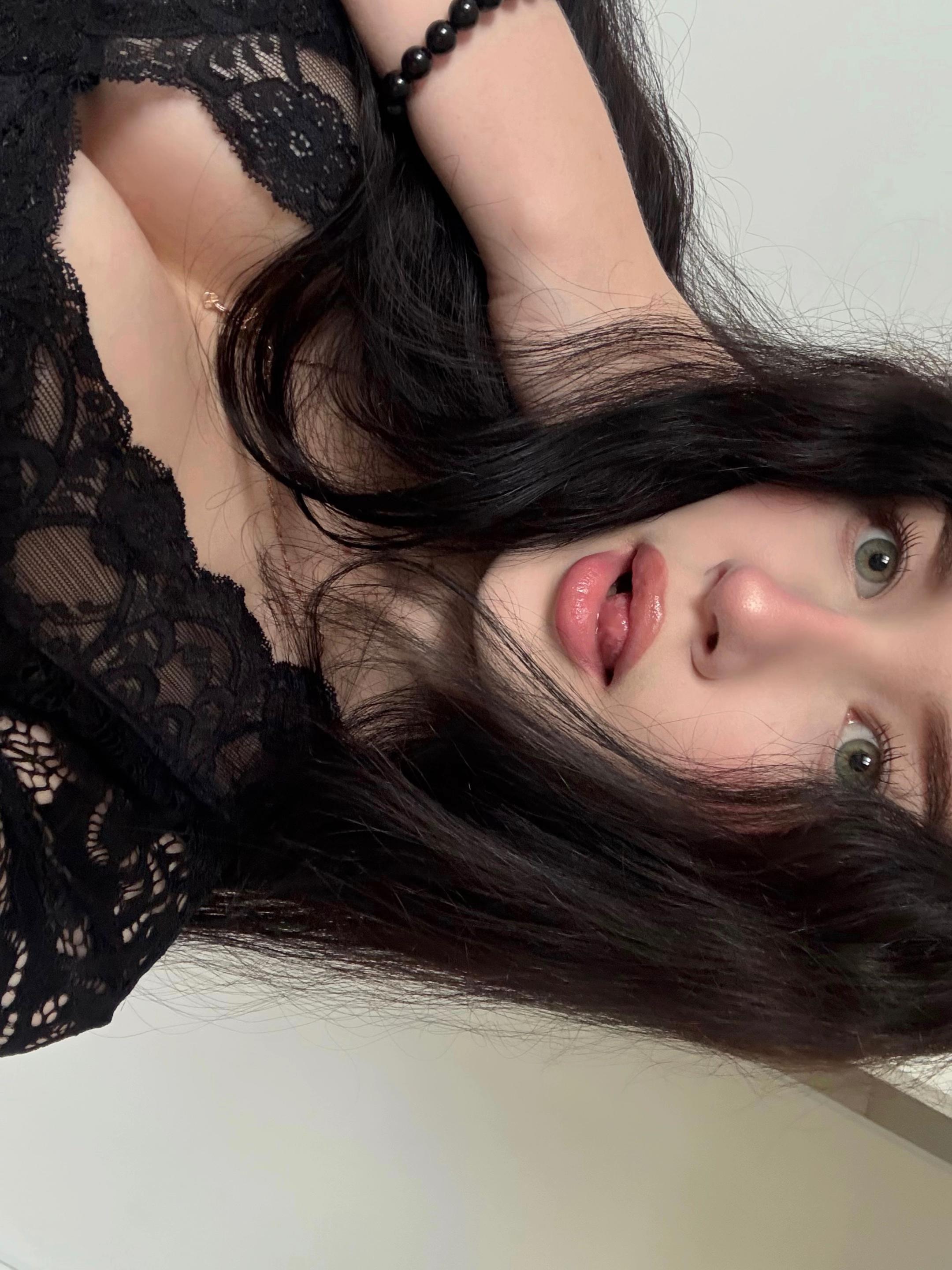 @яночка 𖣂