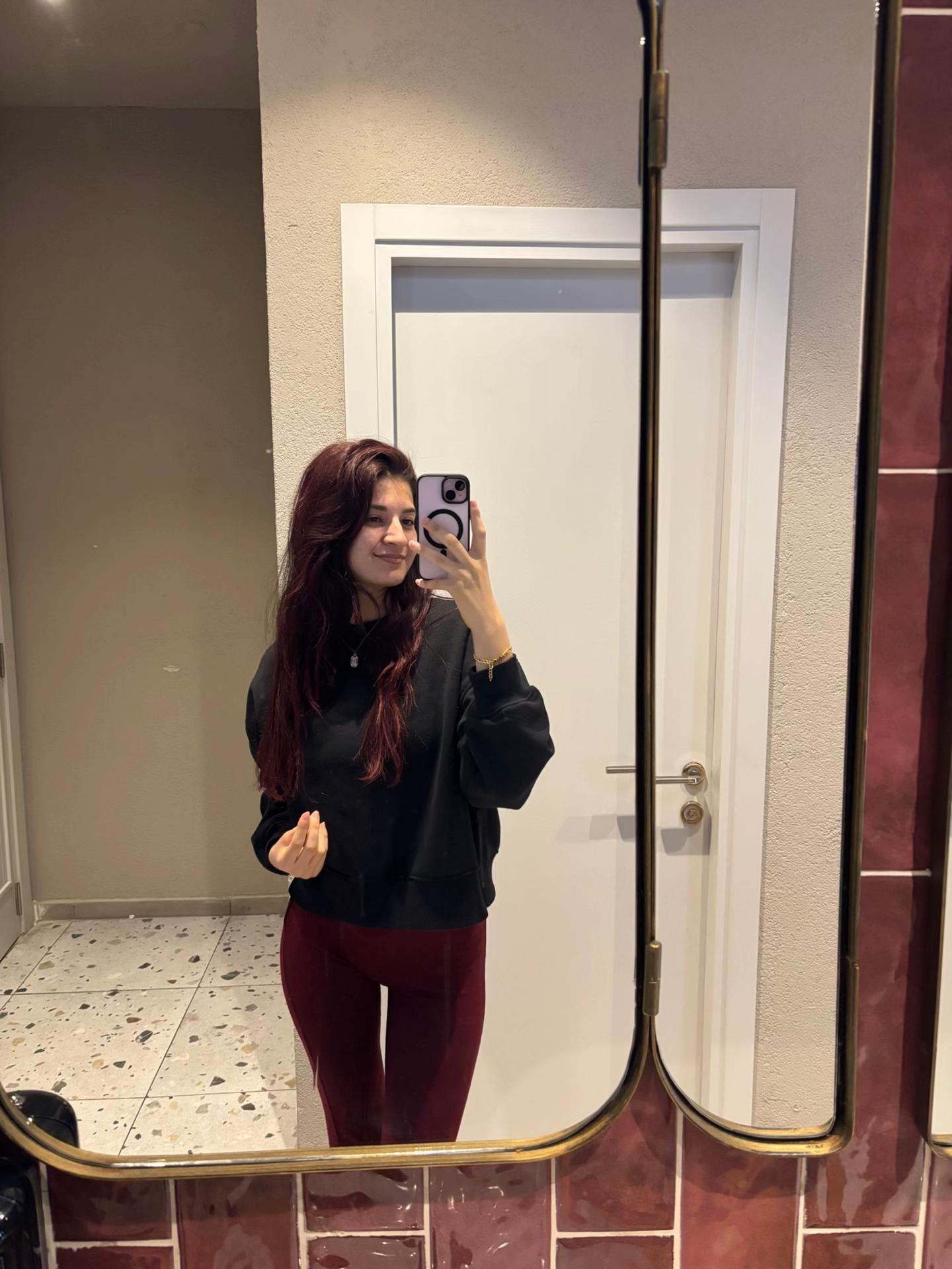 @Aleyna 🎀༘⋆❀