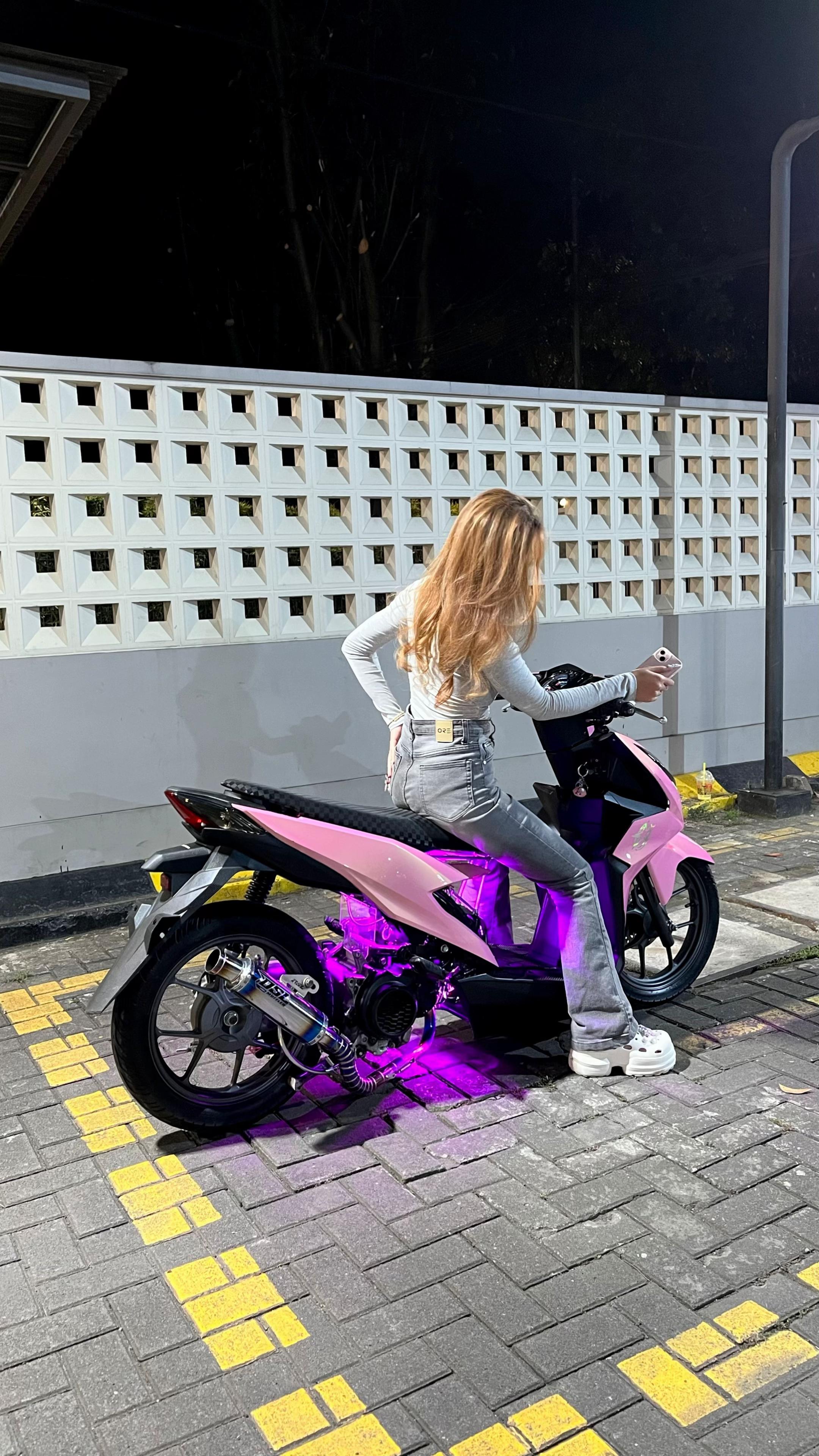 @𝔞 𝔠 𝔥 𝔞 𝔞