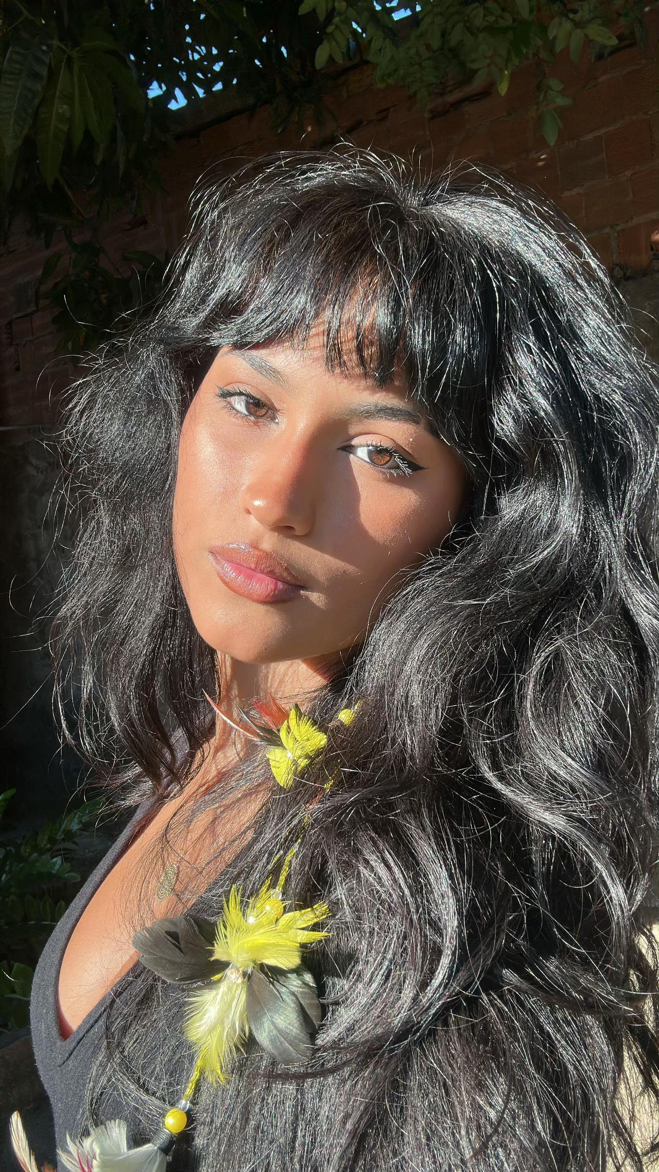@LÍVIA