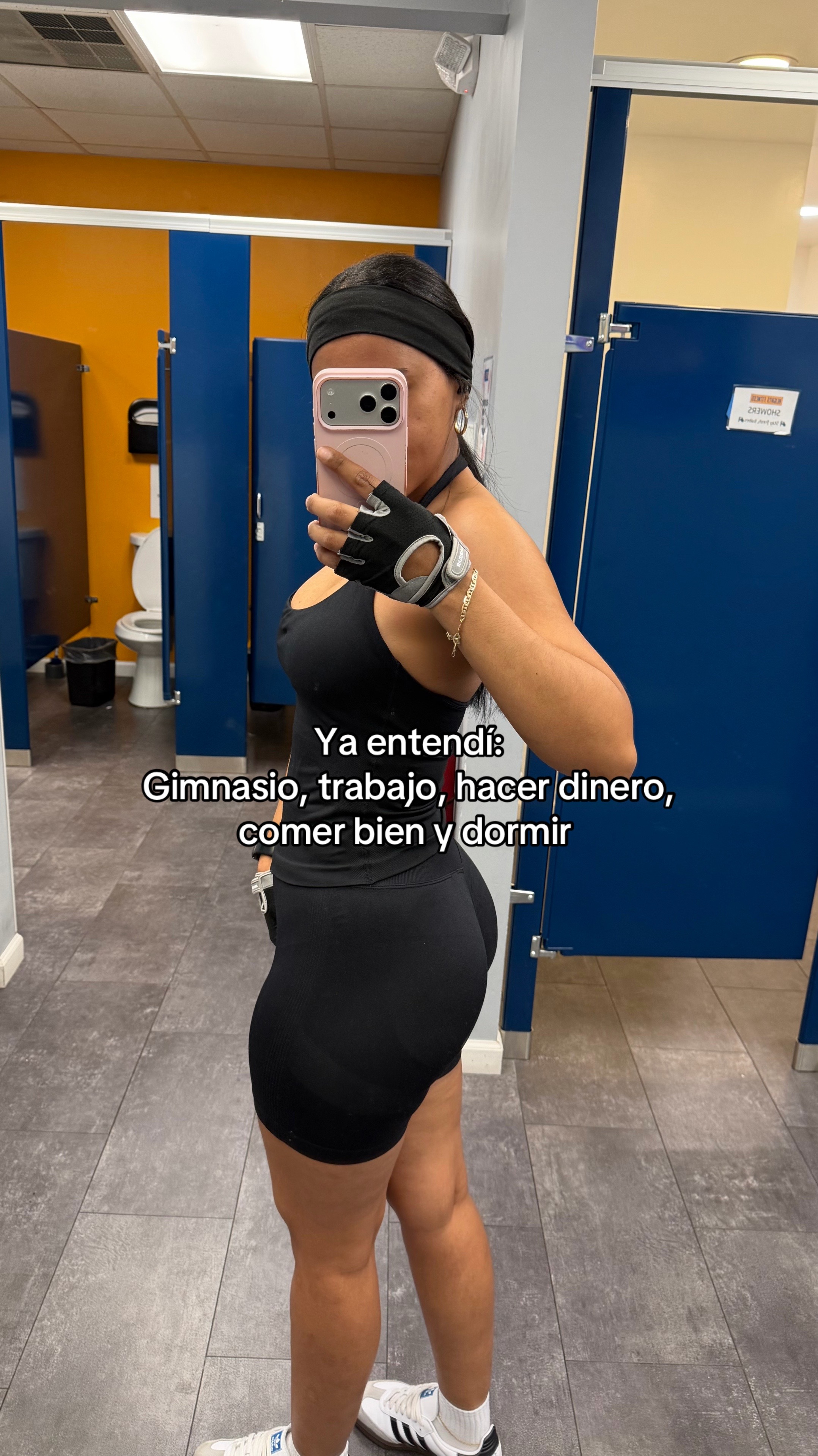 @Elyy04