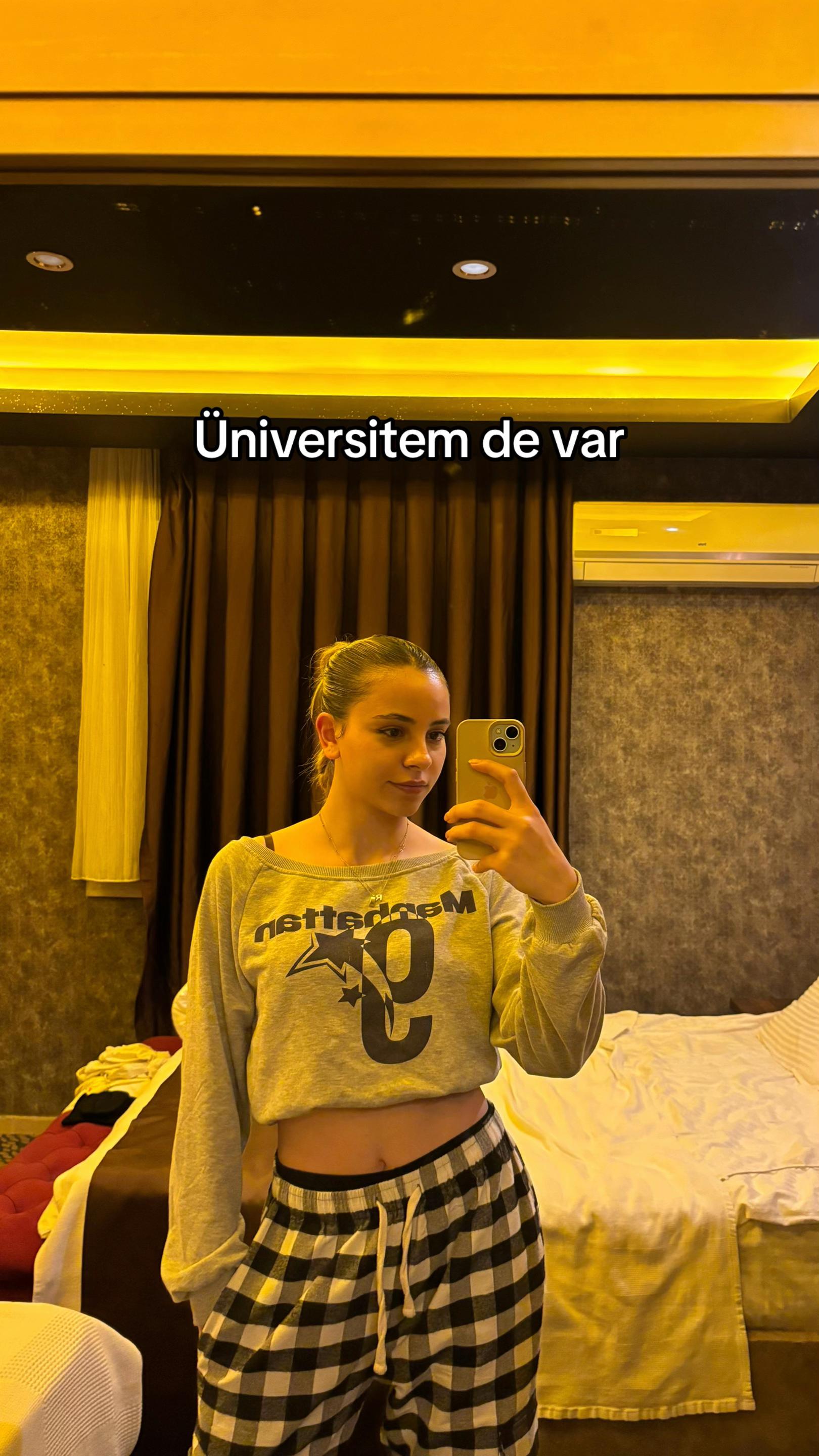 @👾
