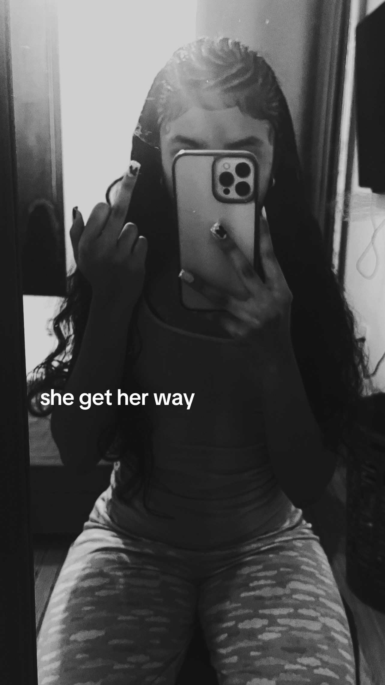 @Niesaa.