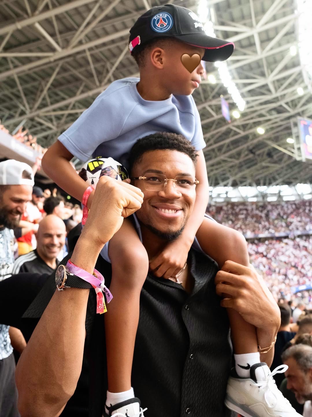 @Giannis Antetokounmpo