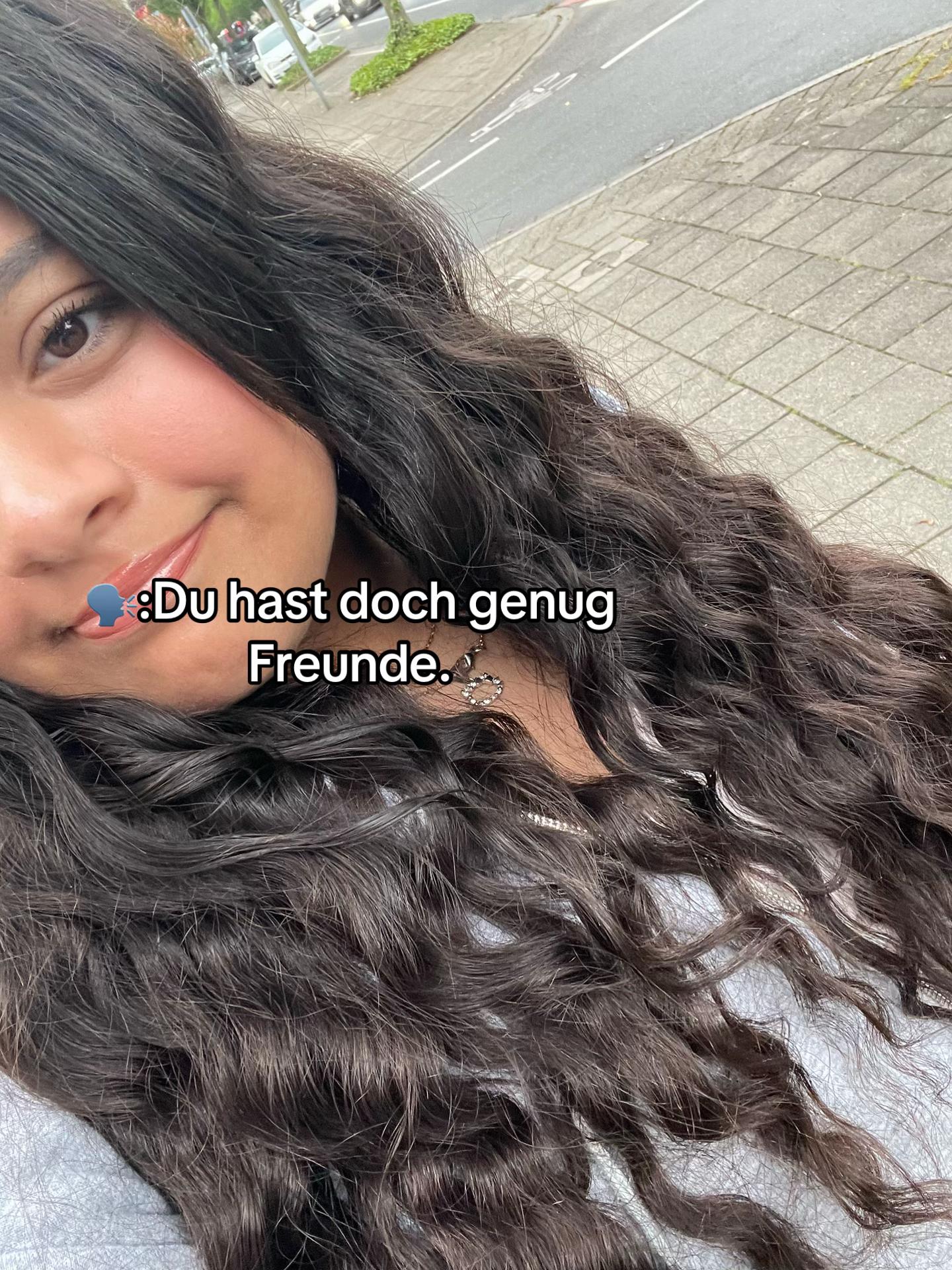 @٩(◕‿◕。)۶