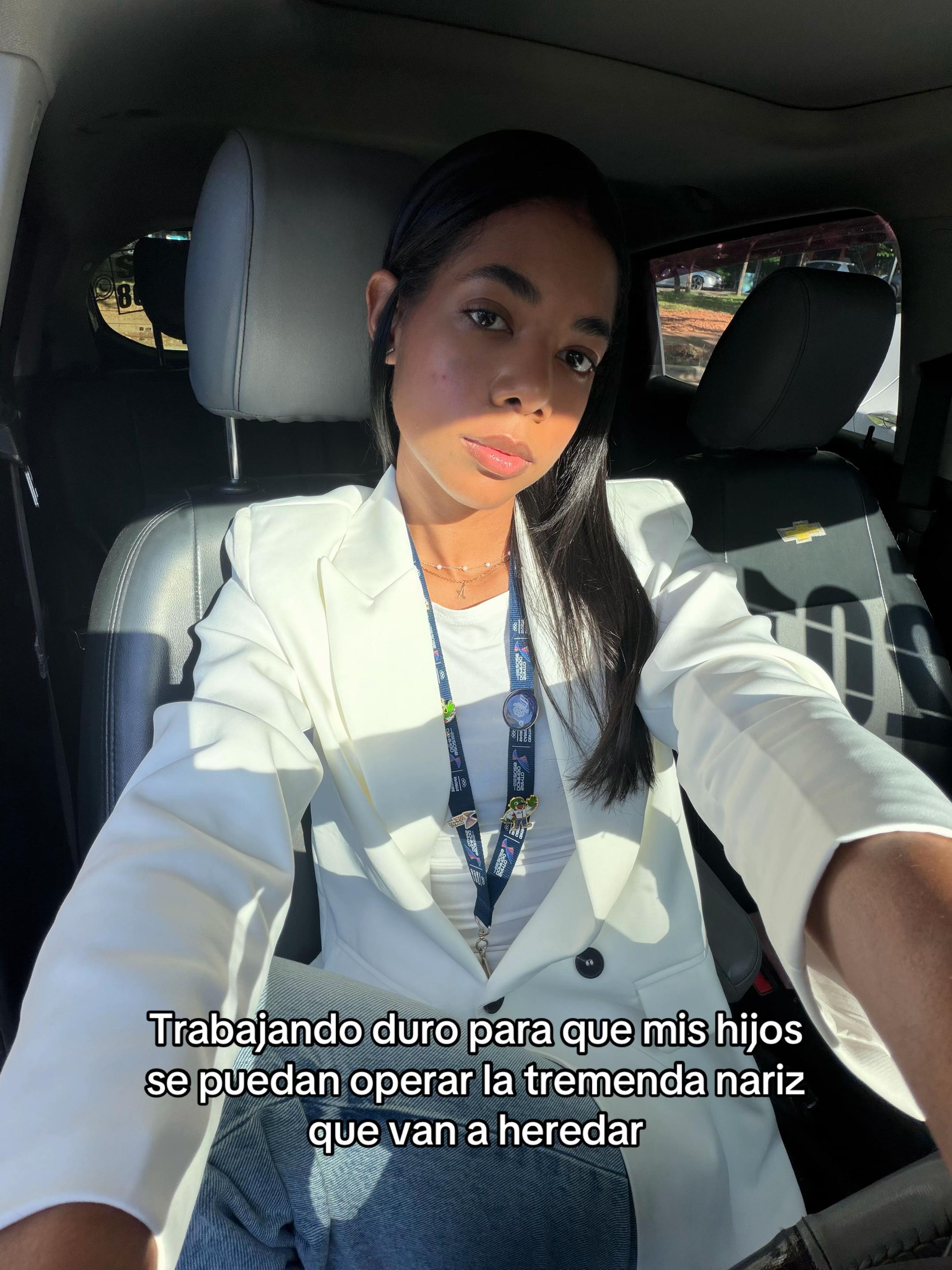 @AngieMontero__