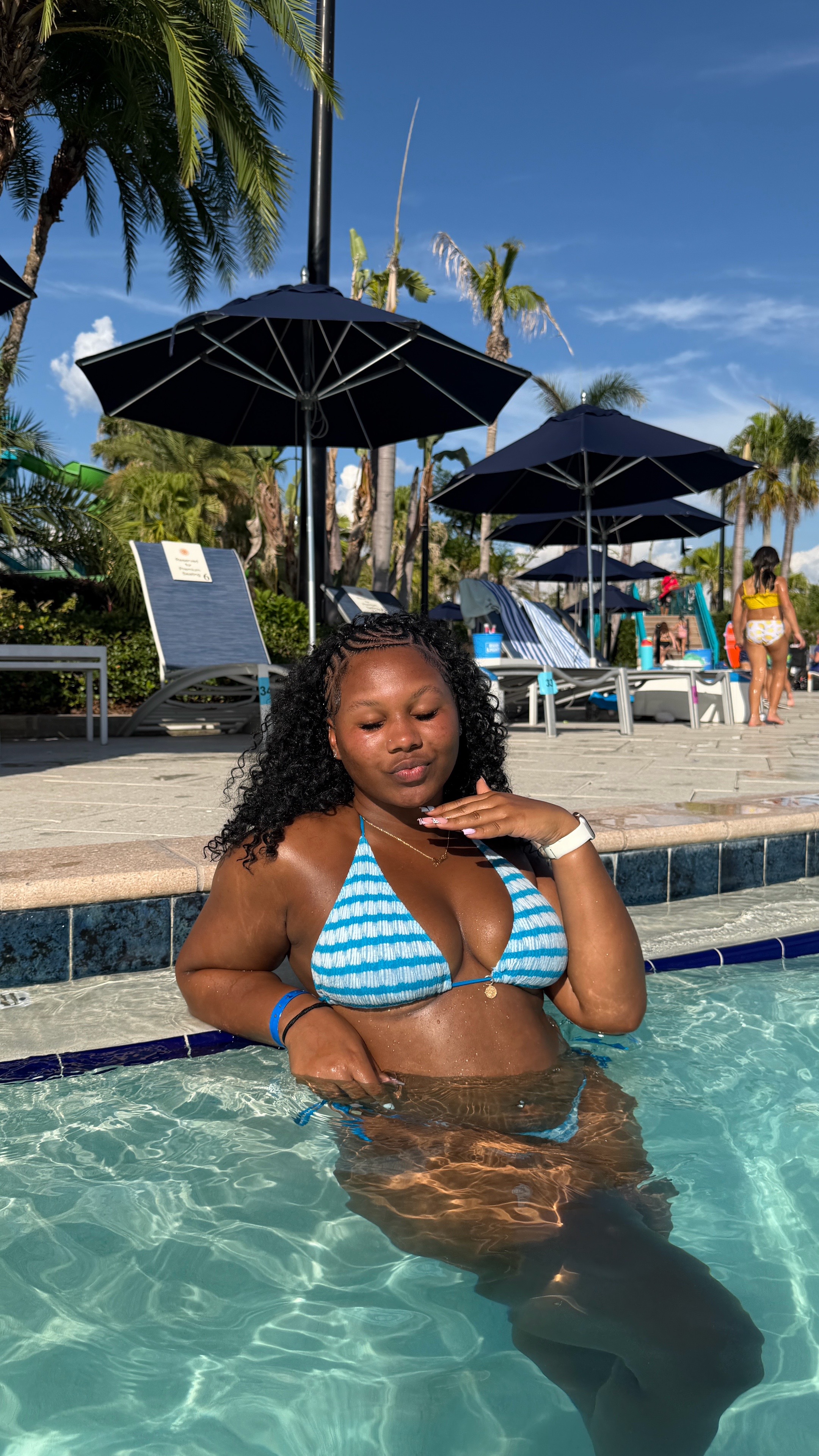 @arielleenicole