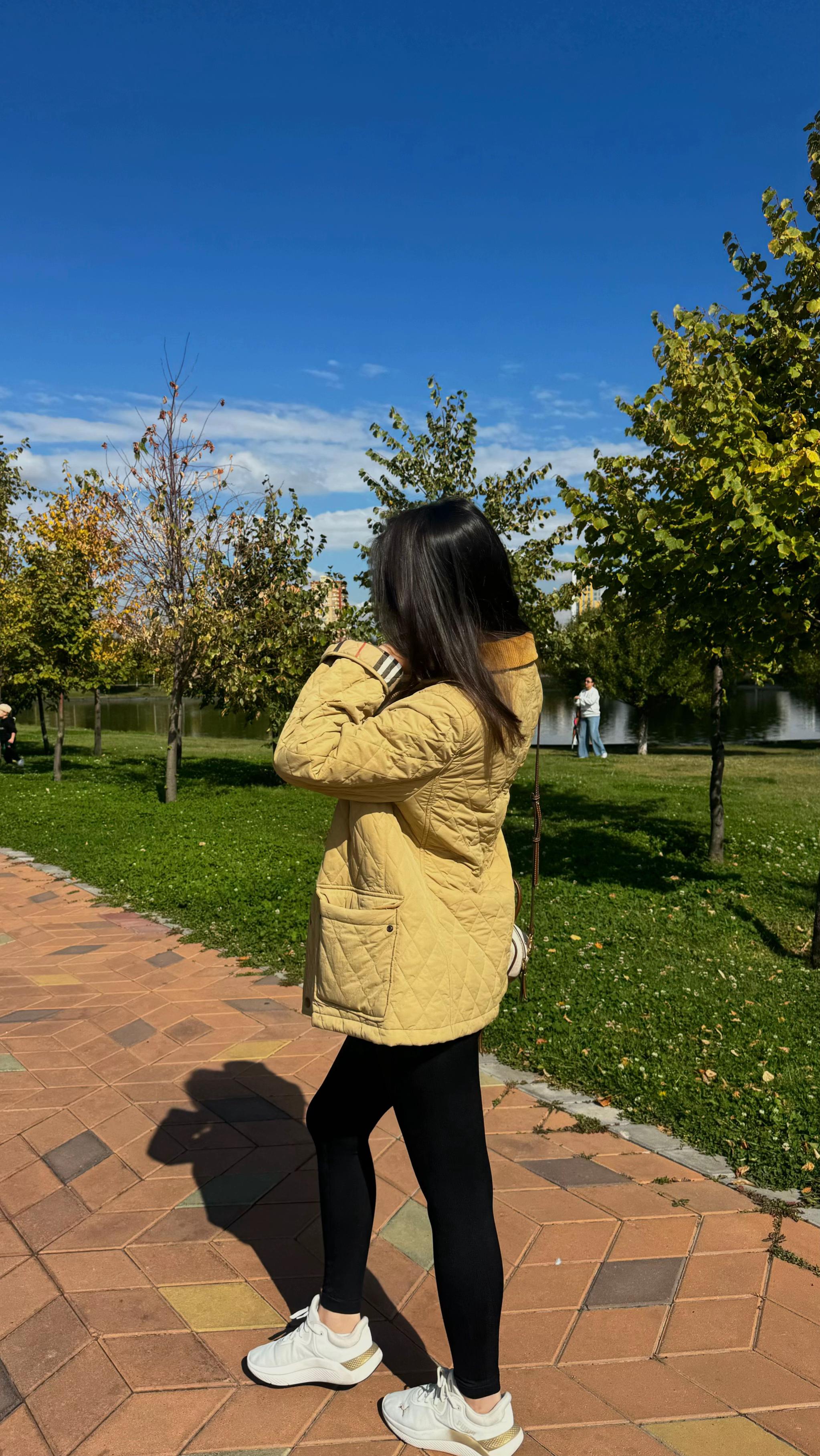 @adiafori.as
