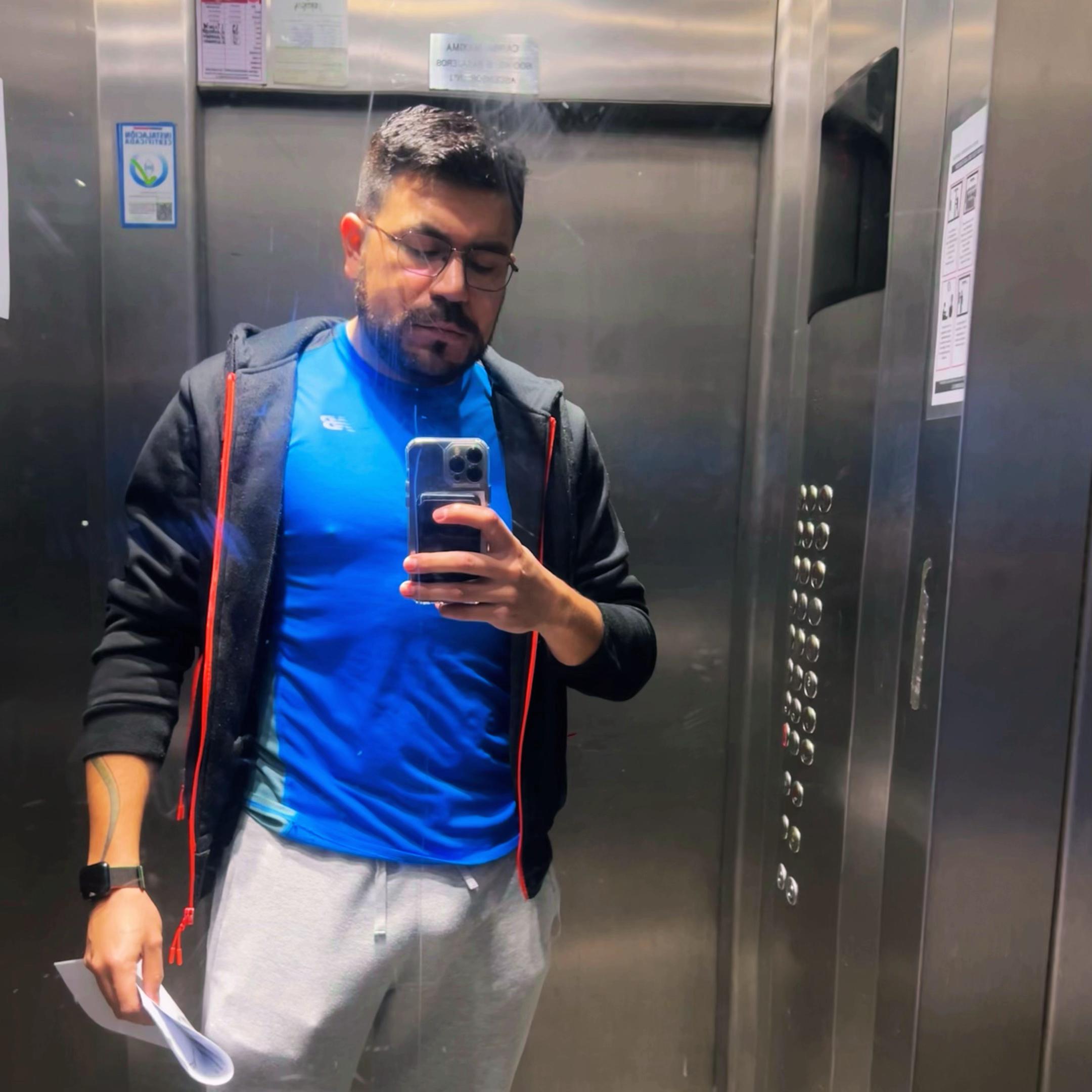 @Luis González