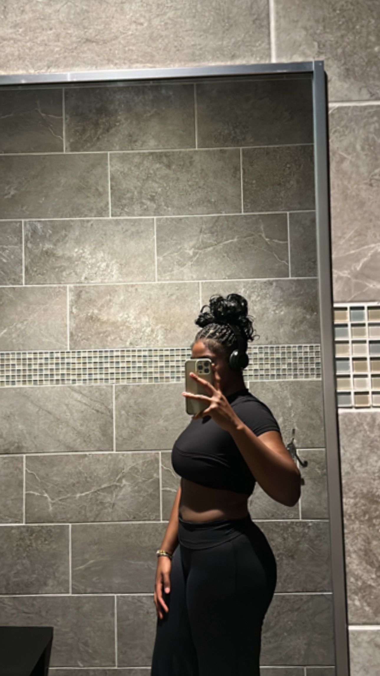 @missmonyaa