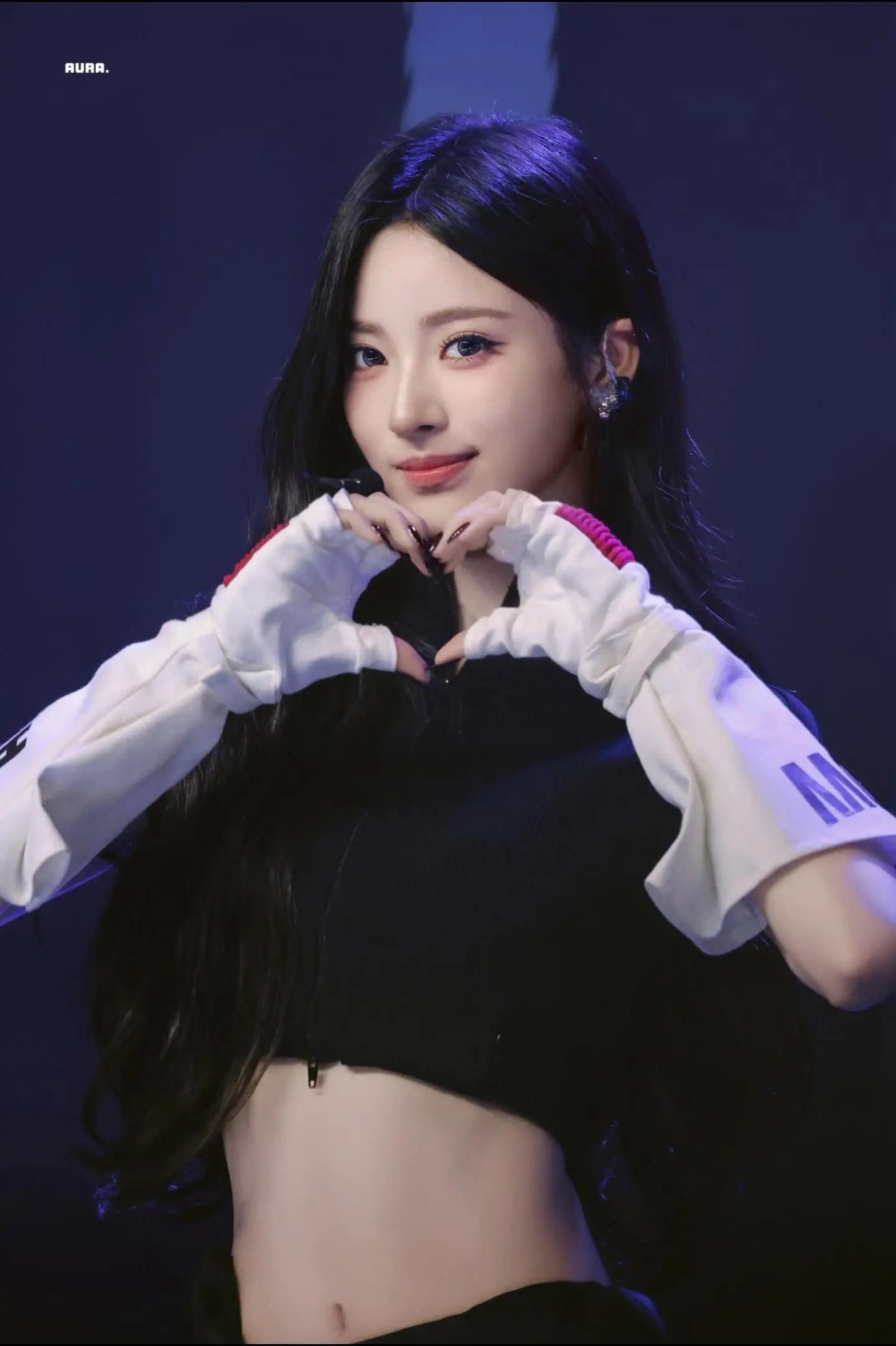 @MEOVV 🖤