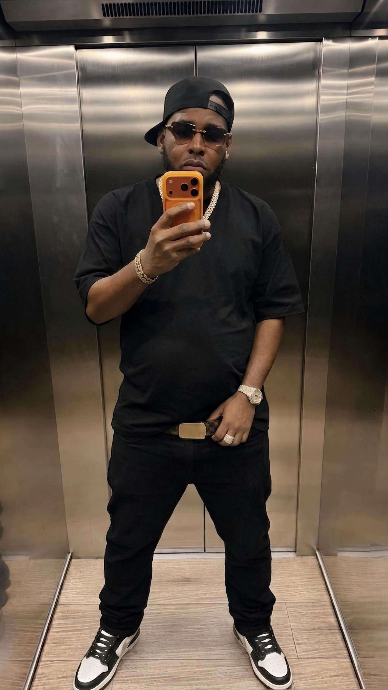 @Mr Black La Fama