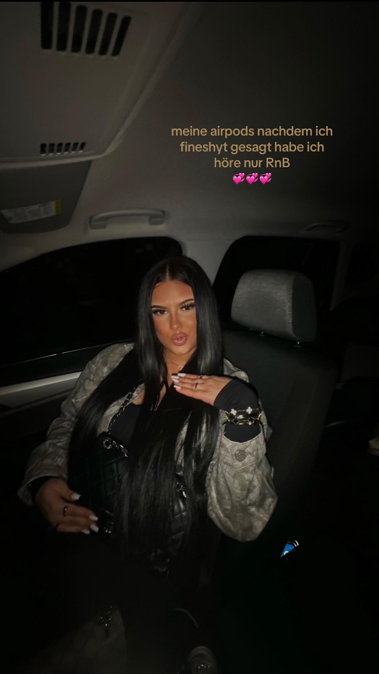 @🐰