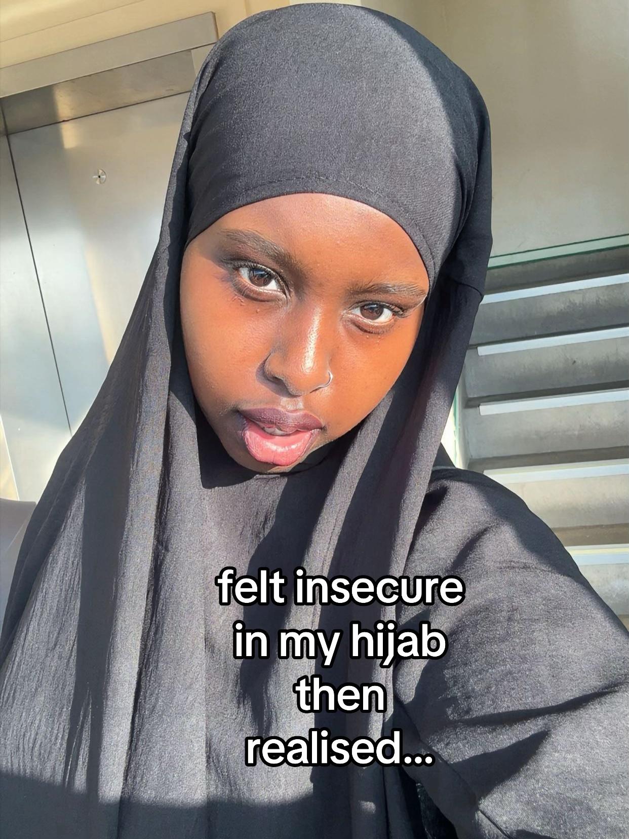 @<33