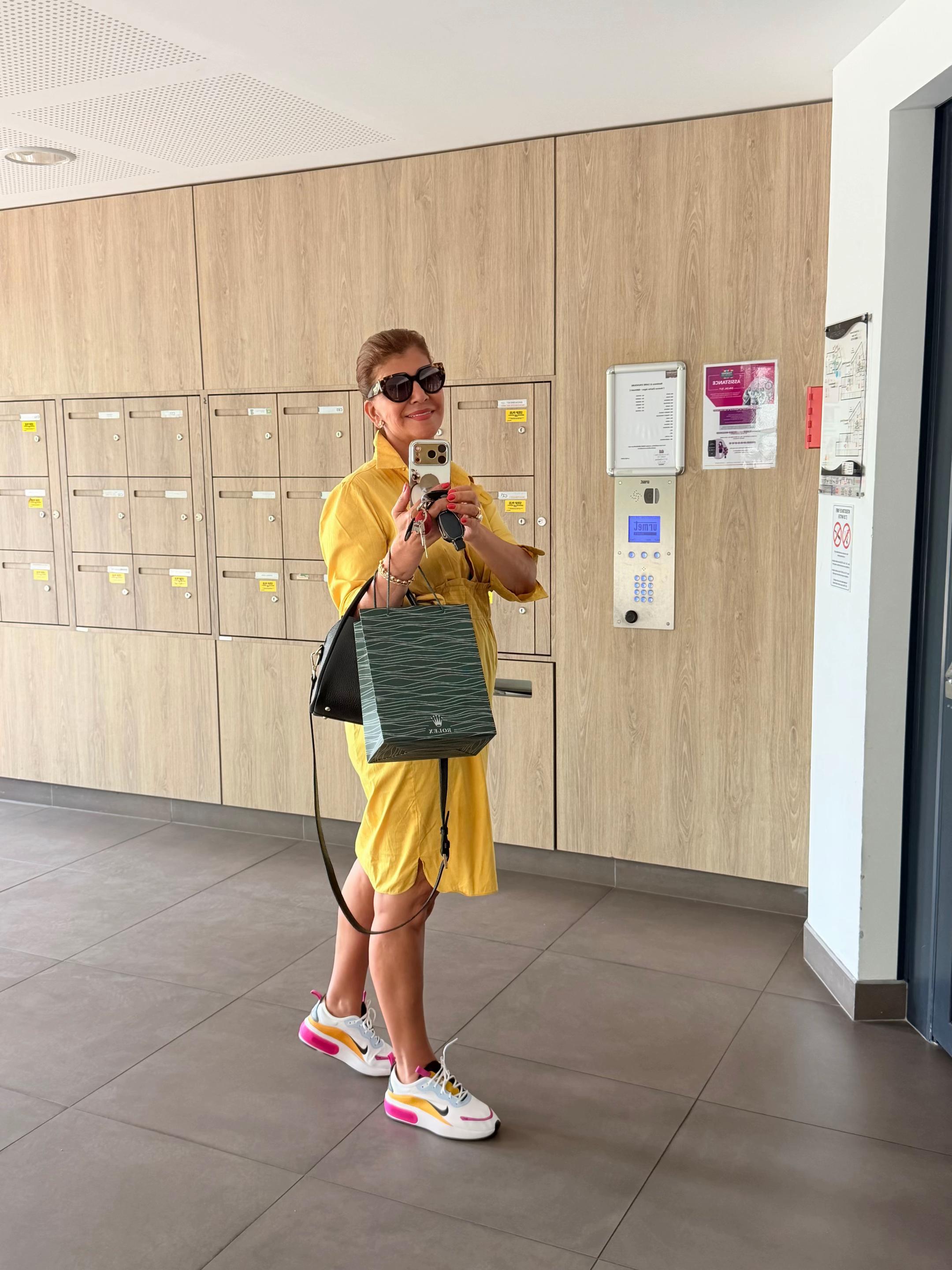 @Dress 44