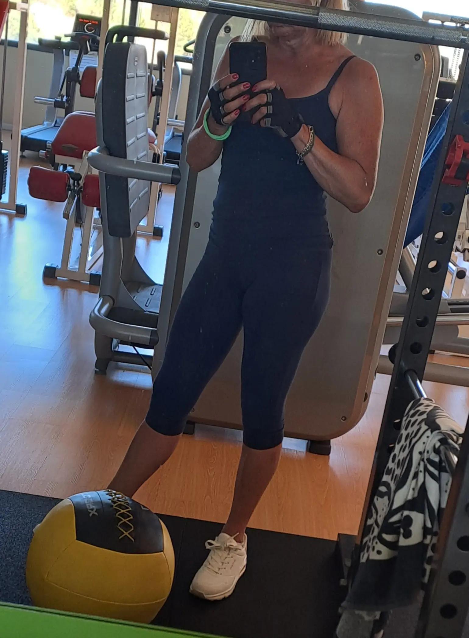 @Laura Loni349