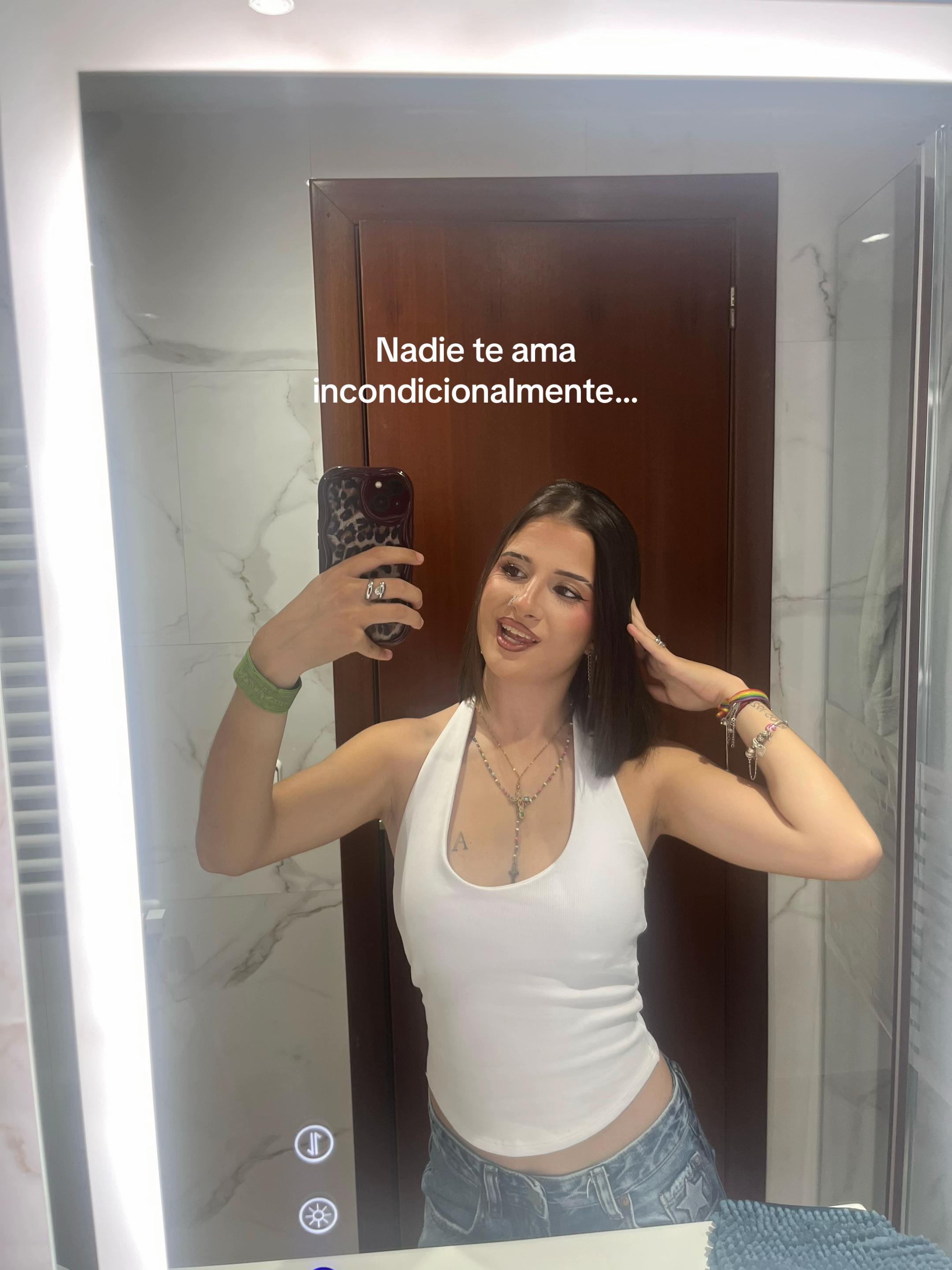 @🍁🩶🧛♀️