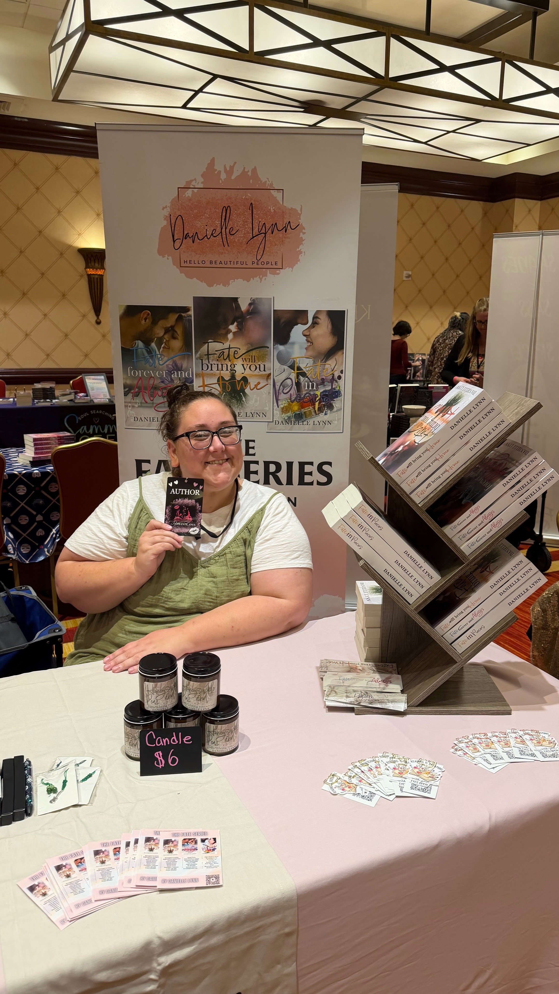 @Danielle Lynn-Romance Author📚