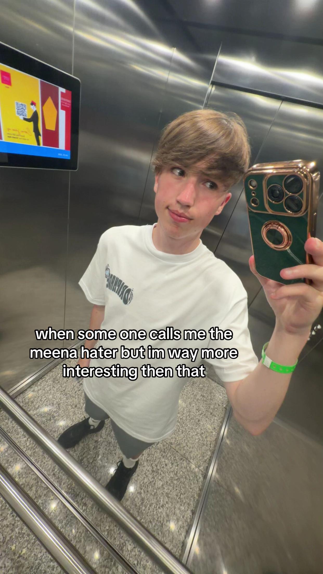 @Declan&deg;