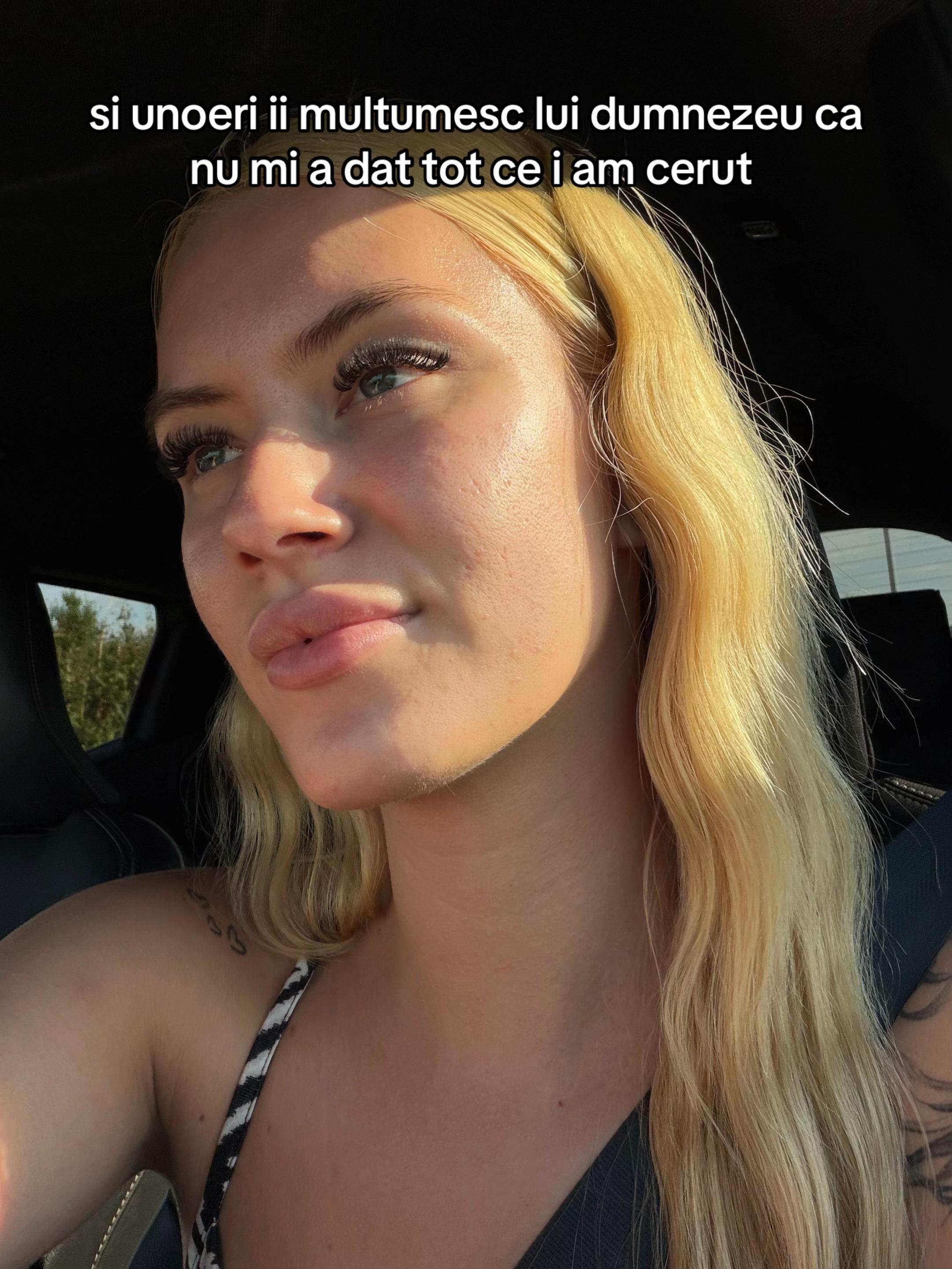 @AlexandraM12