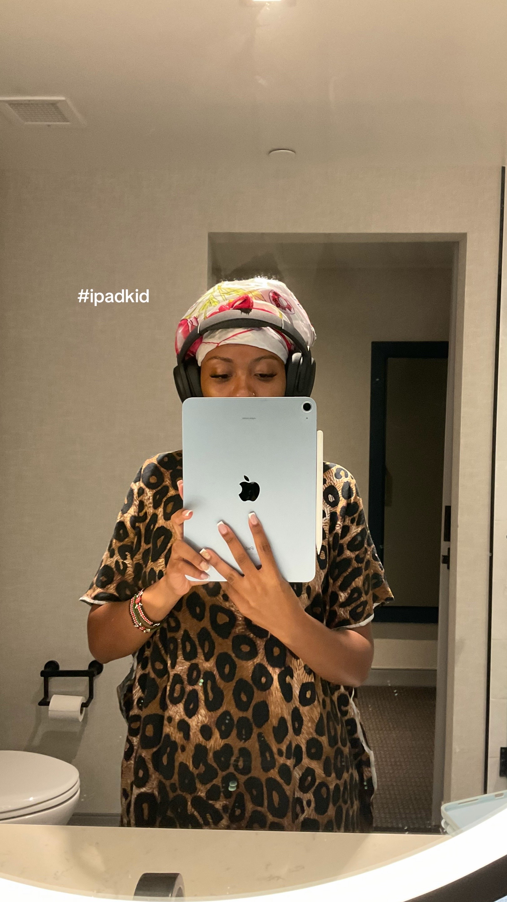 @nia