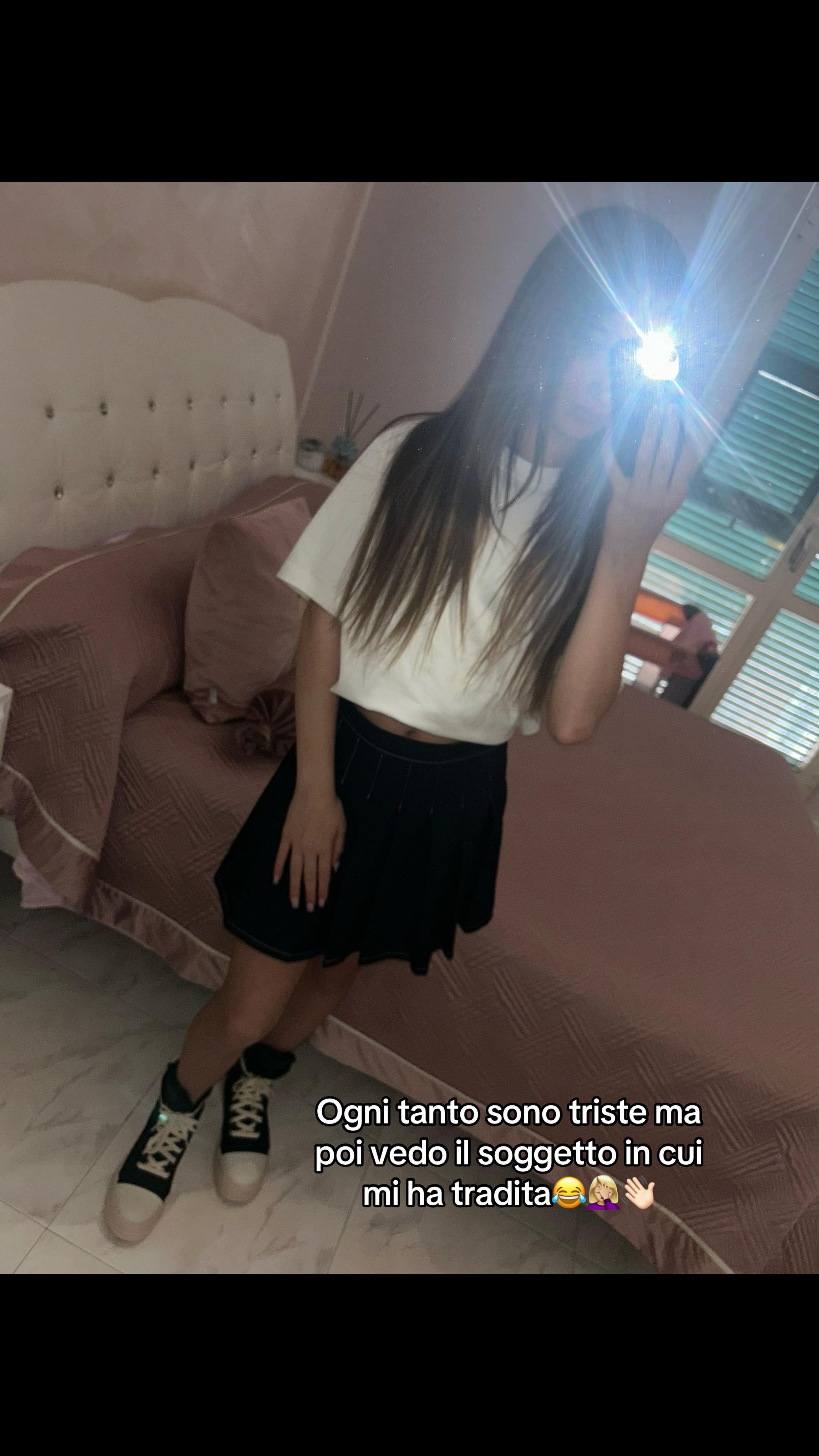 @𝐇