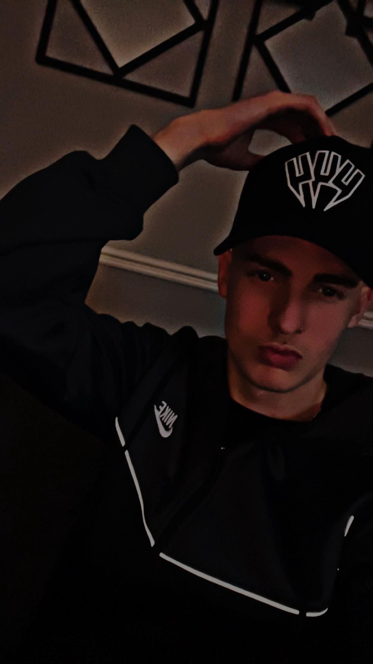 @(Jaydon)