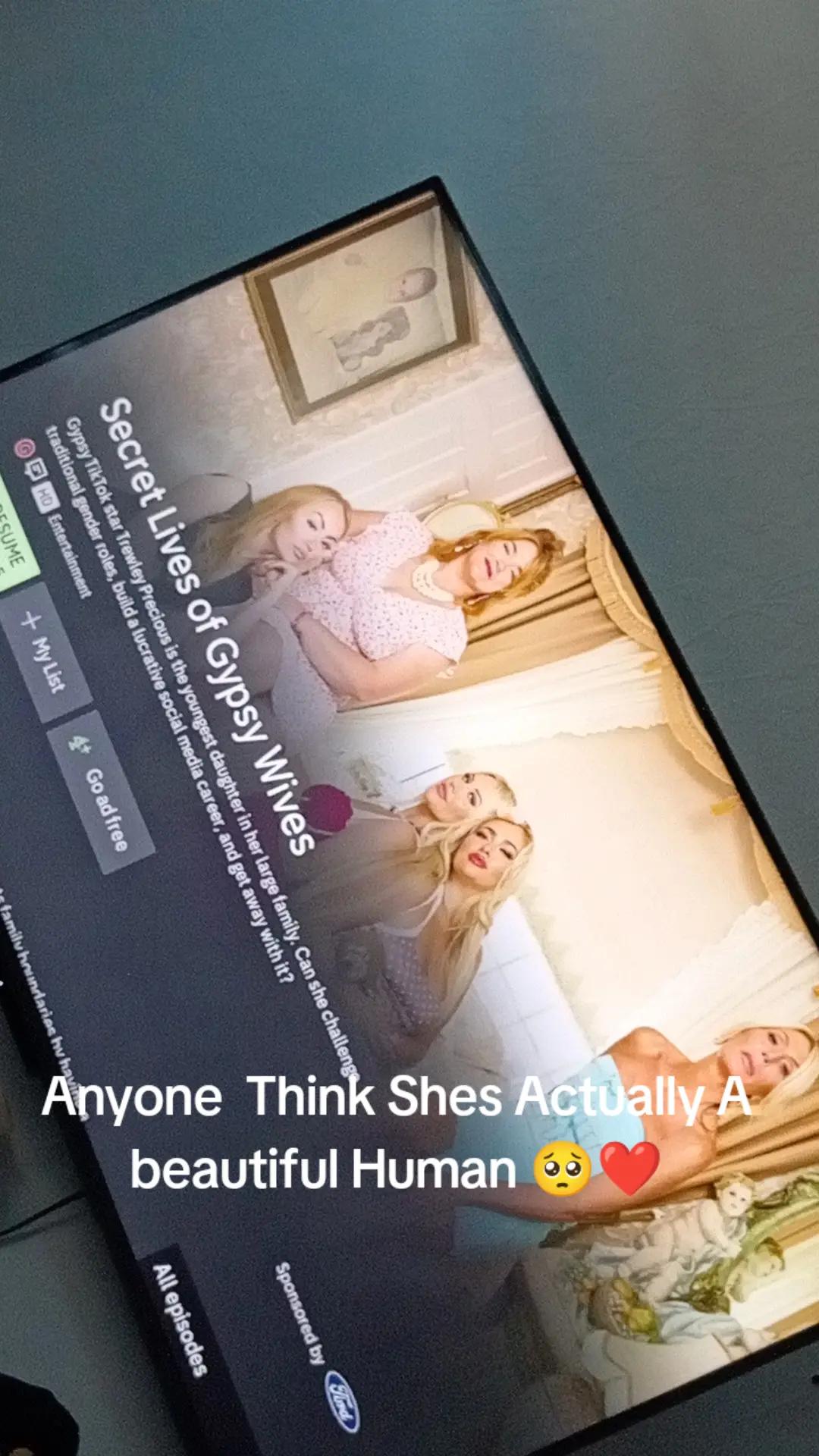 @Holsophiexx