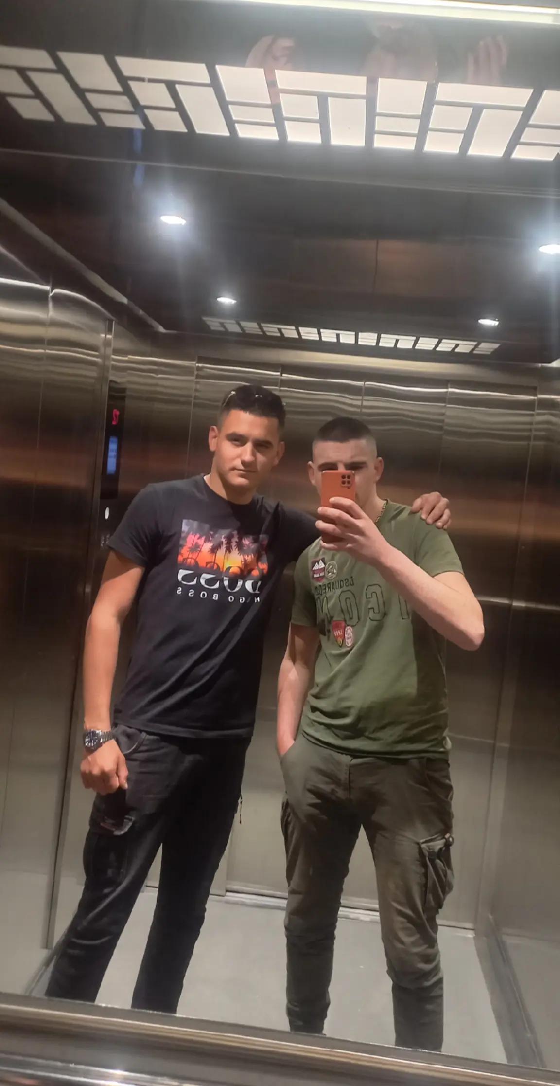 @_knele_21_