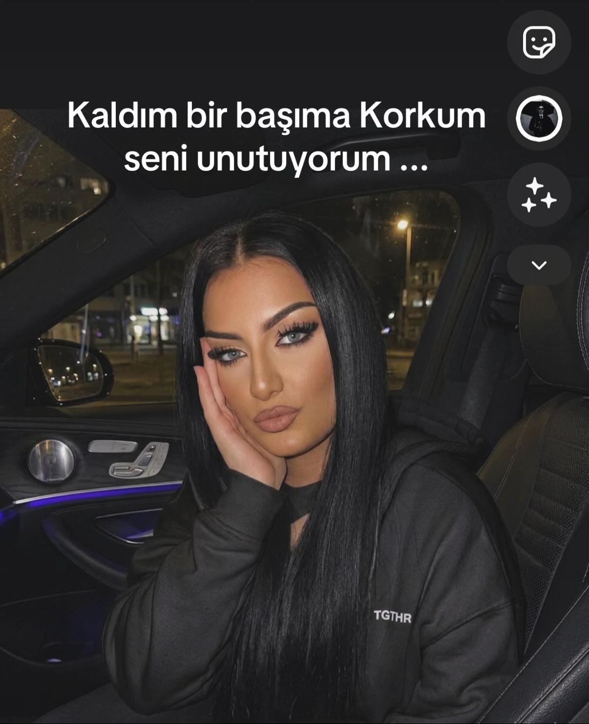 @𝐌