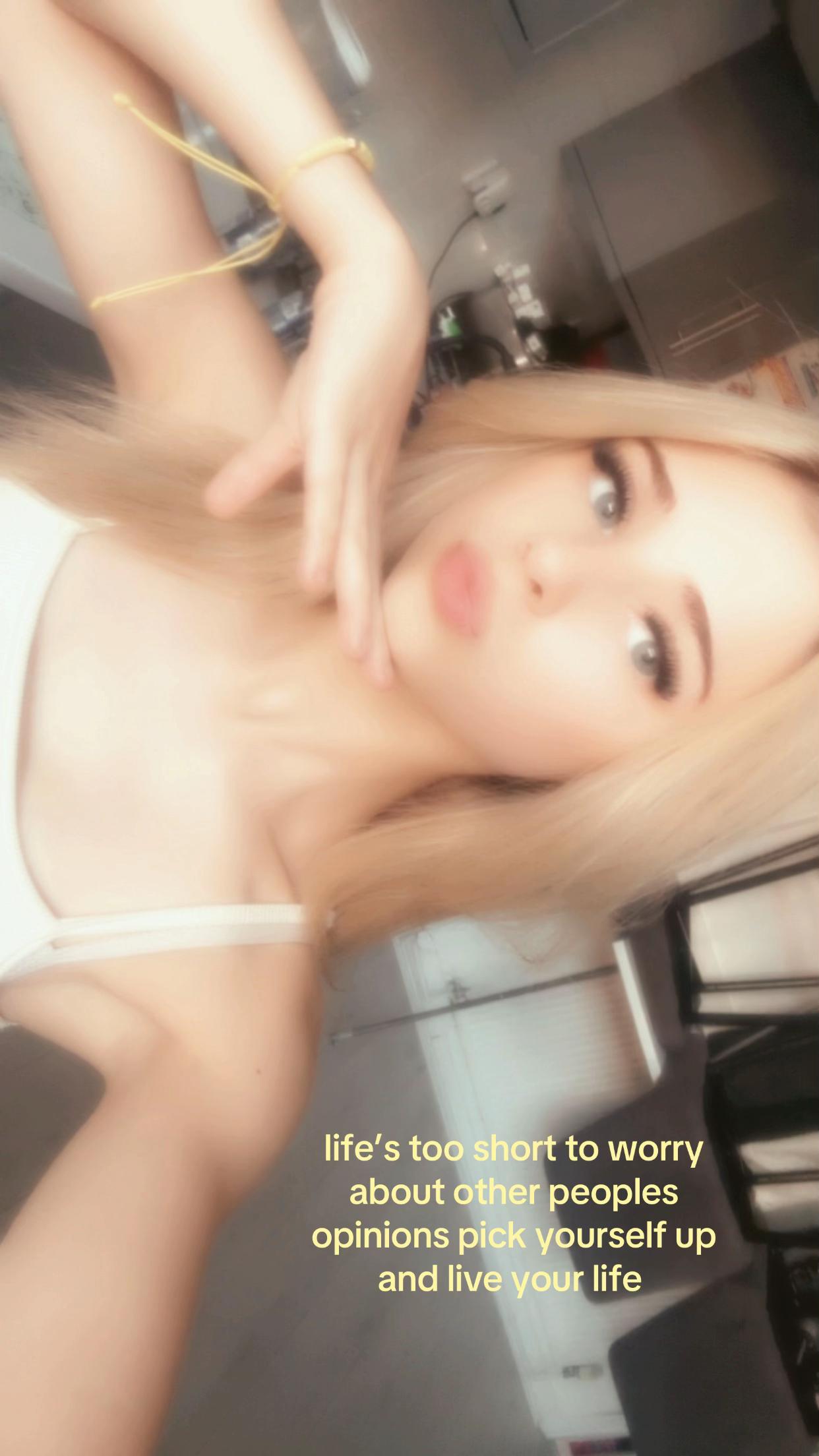 @๐จ๐ฅ๐ข๐ฏ๐ข๐-๐๐ฌ๐ฆ๐๐๐