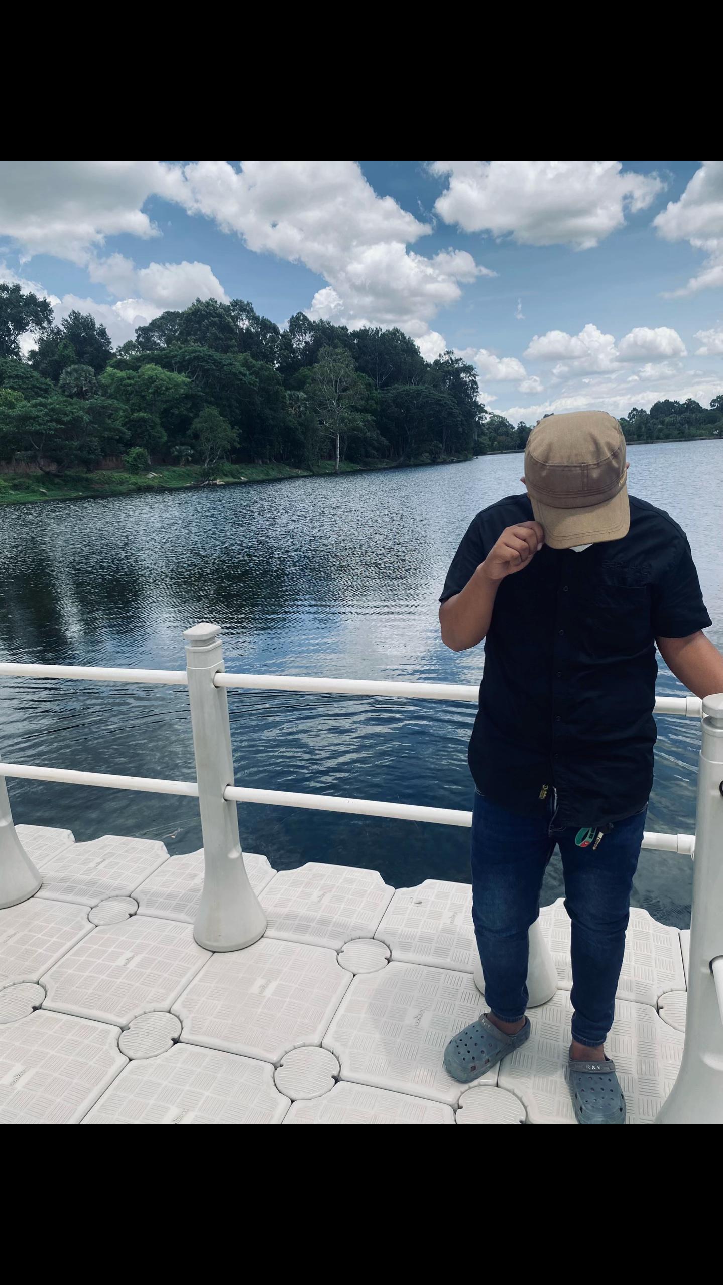 @សុឡាត់ ក្បាល់ខូច🙄