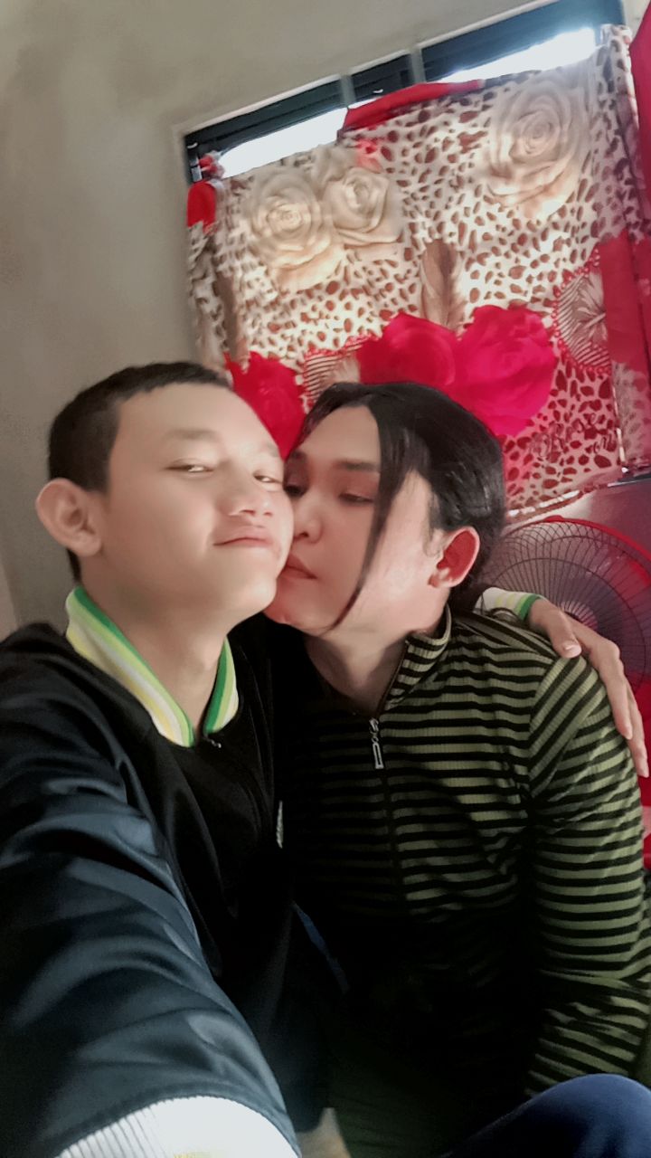 @ម៉ាក់សិទ្ធ លក់ម្ជូរ