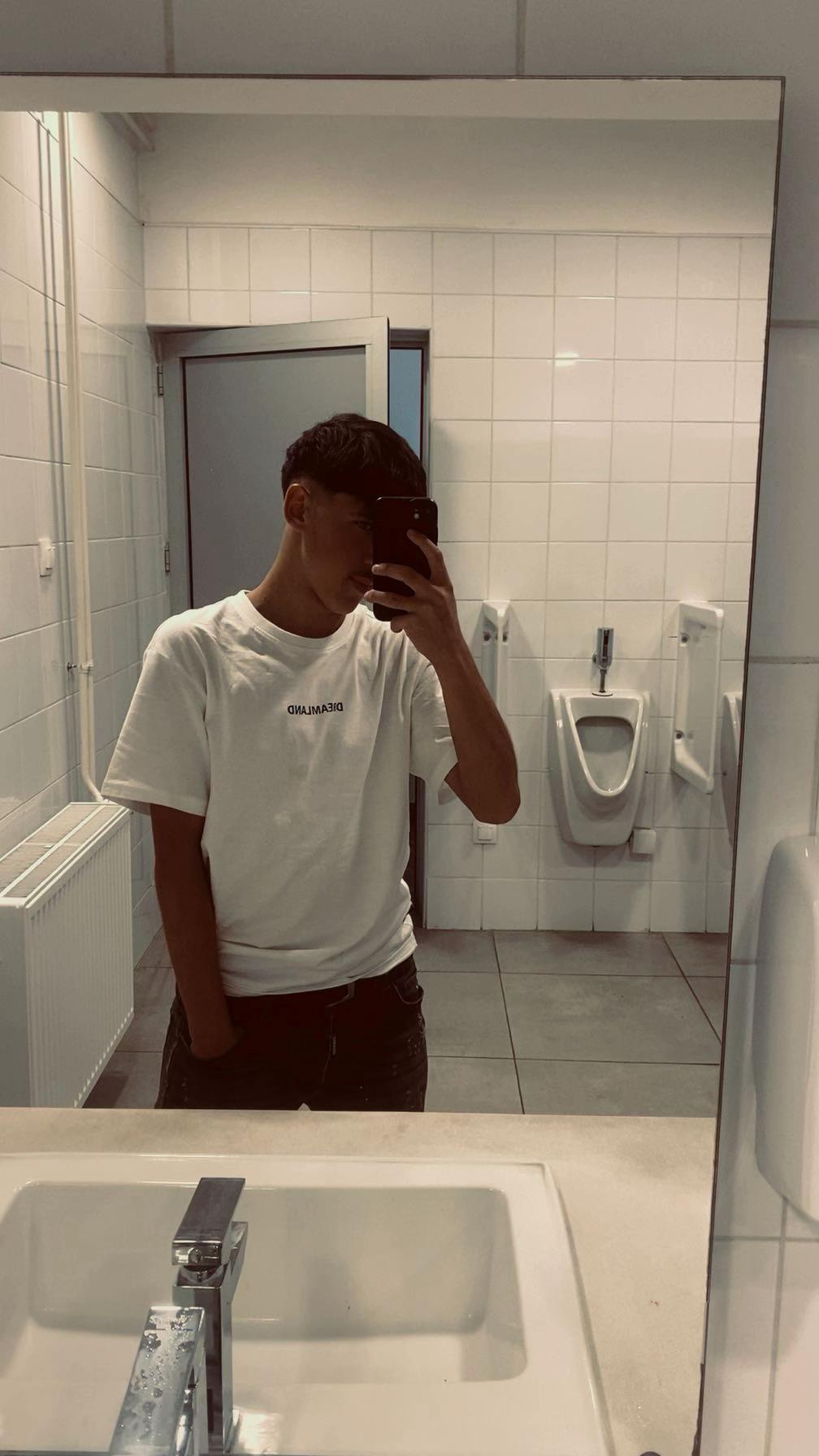 @️
