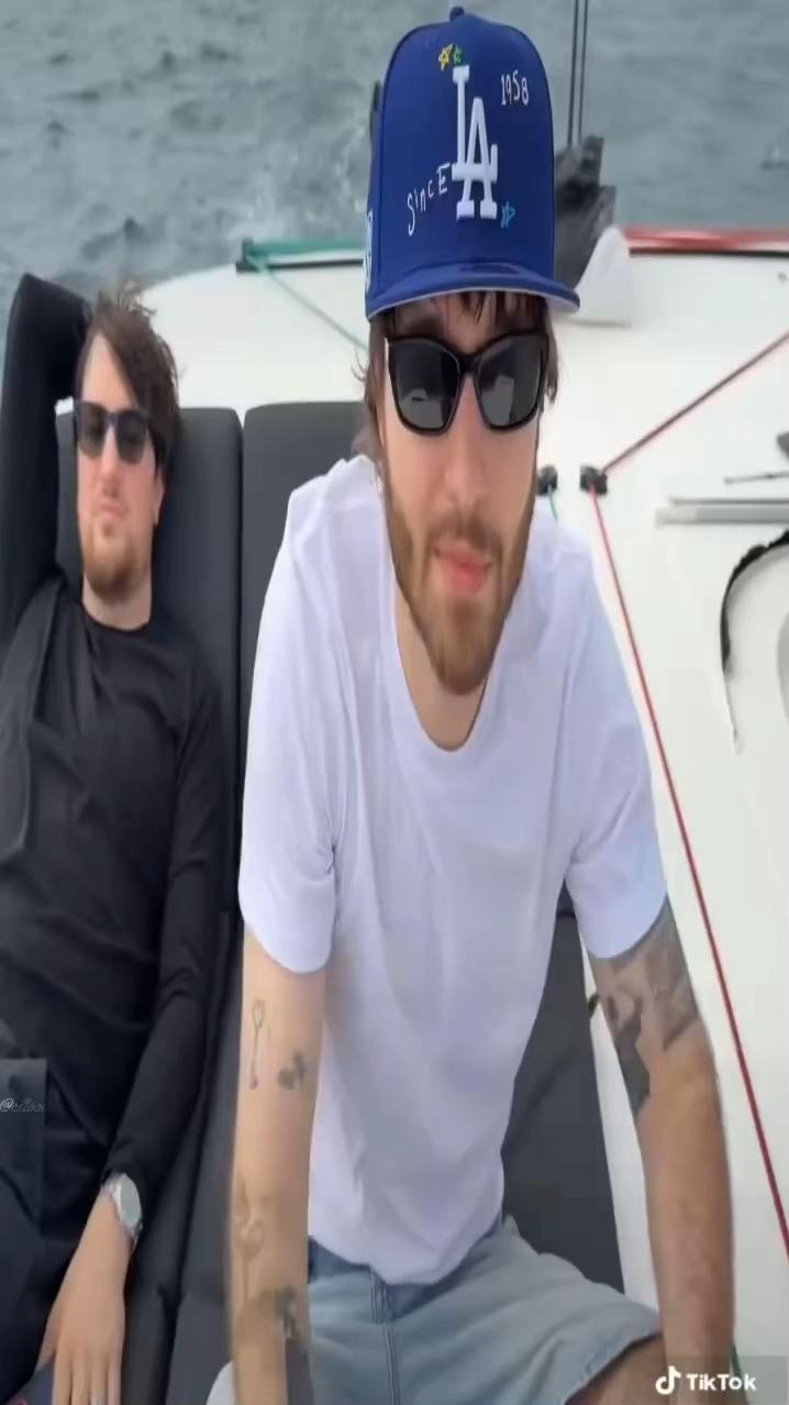 @🪬