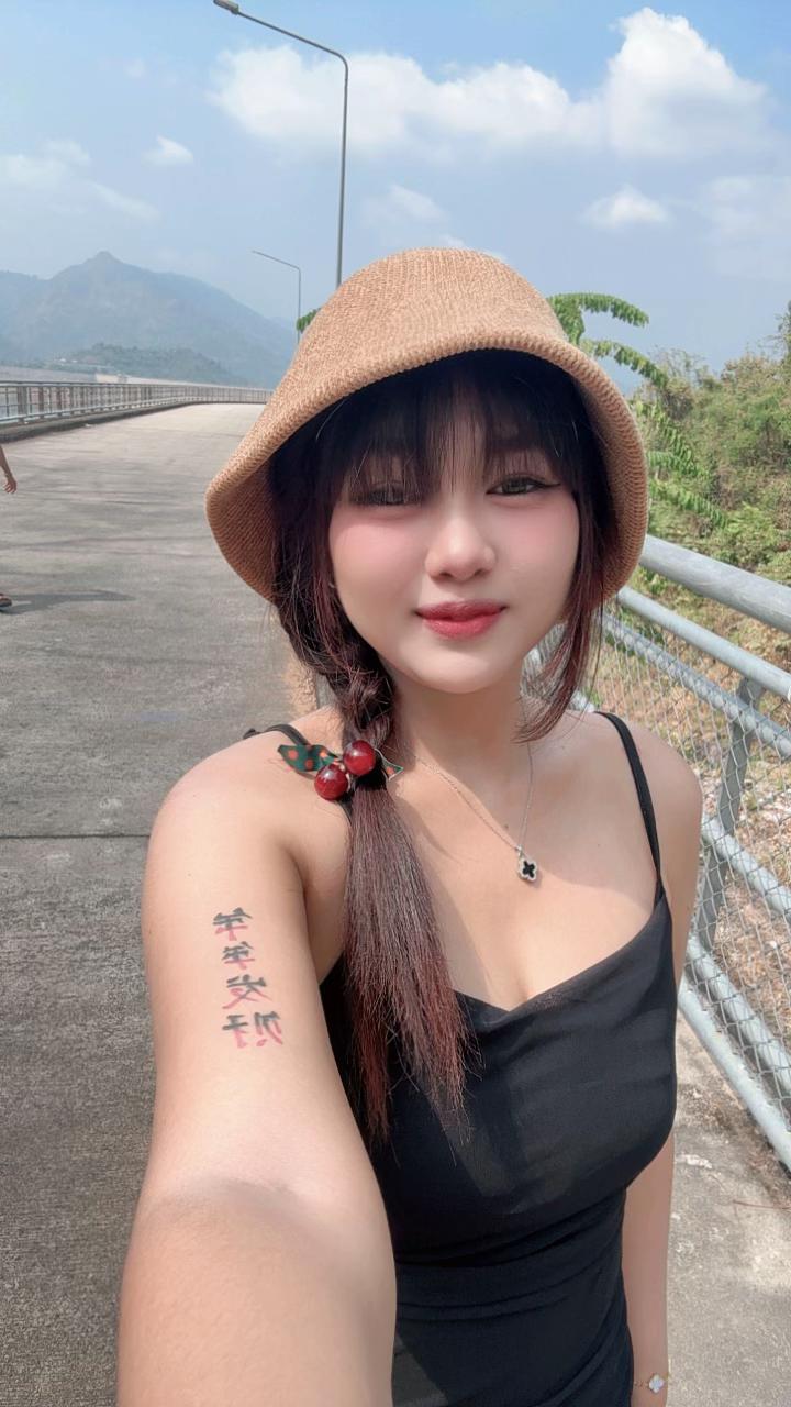 @Chompoo