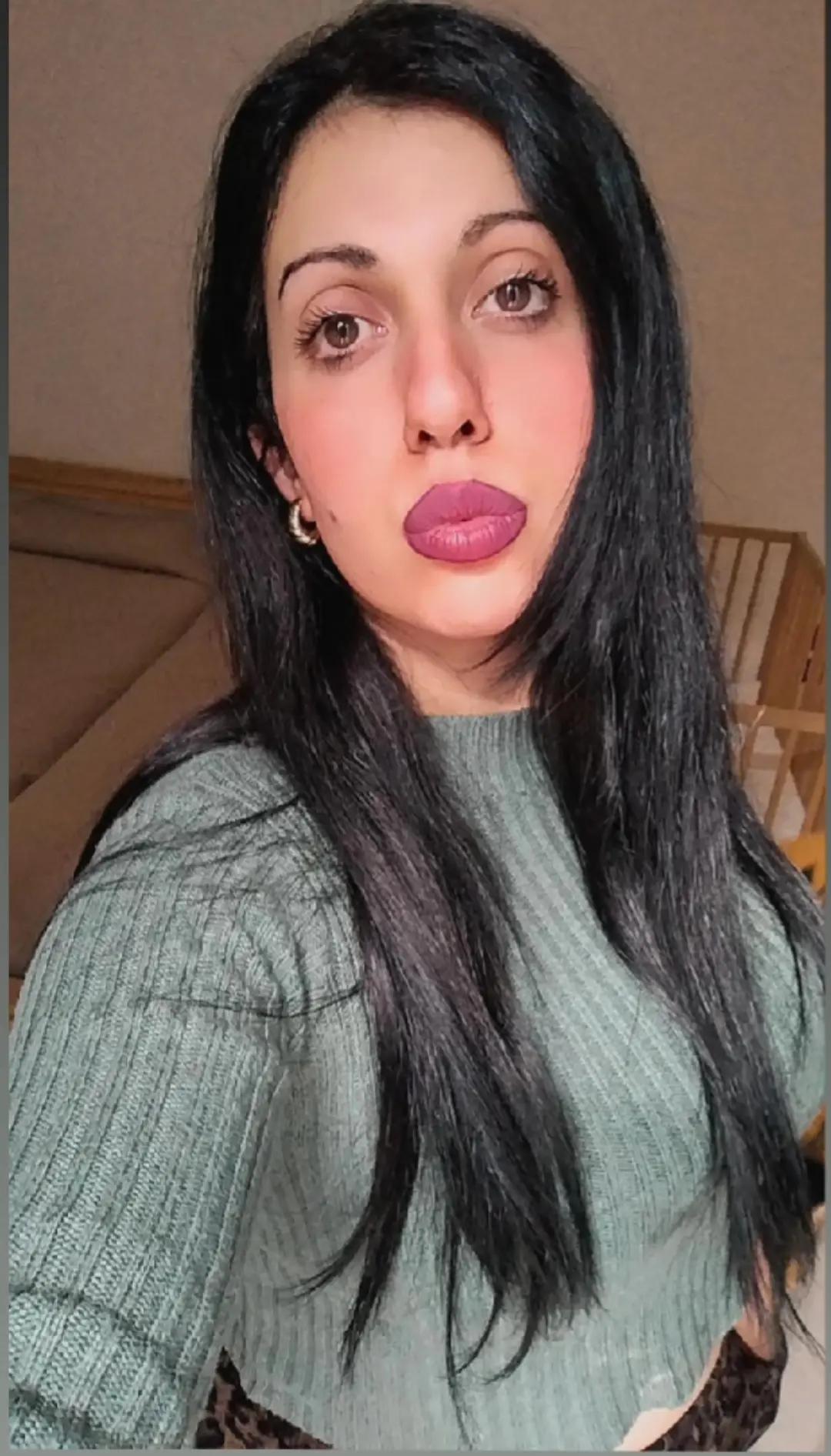 @• Rossella