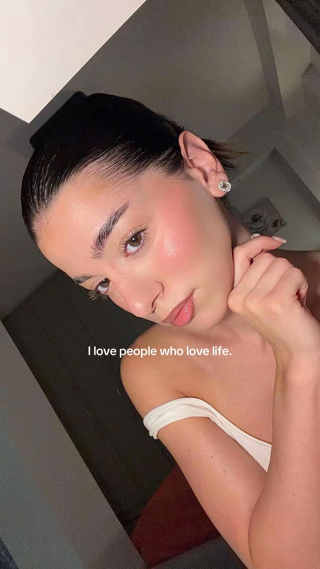 @xrysa.tzom
