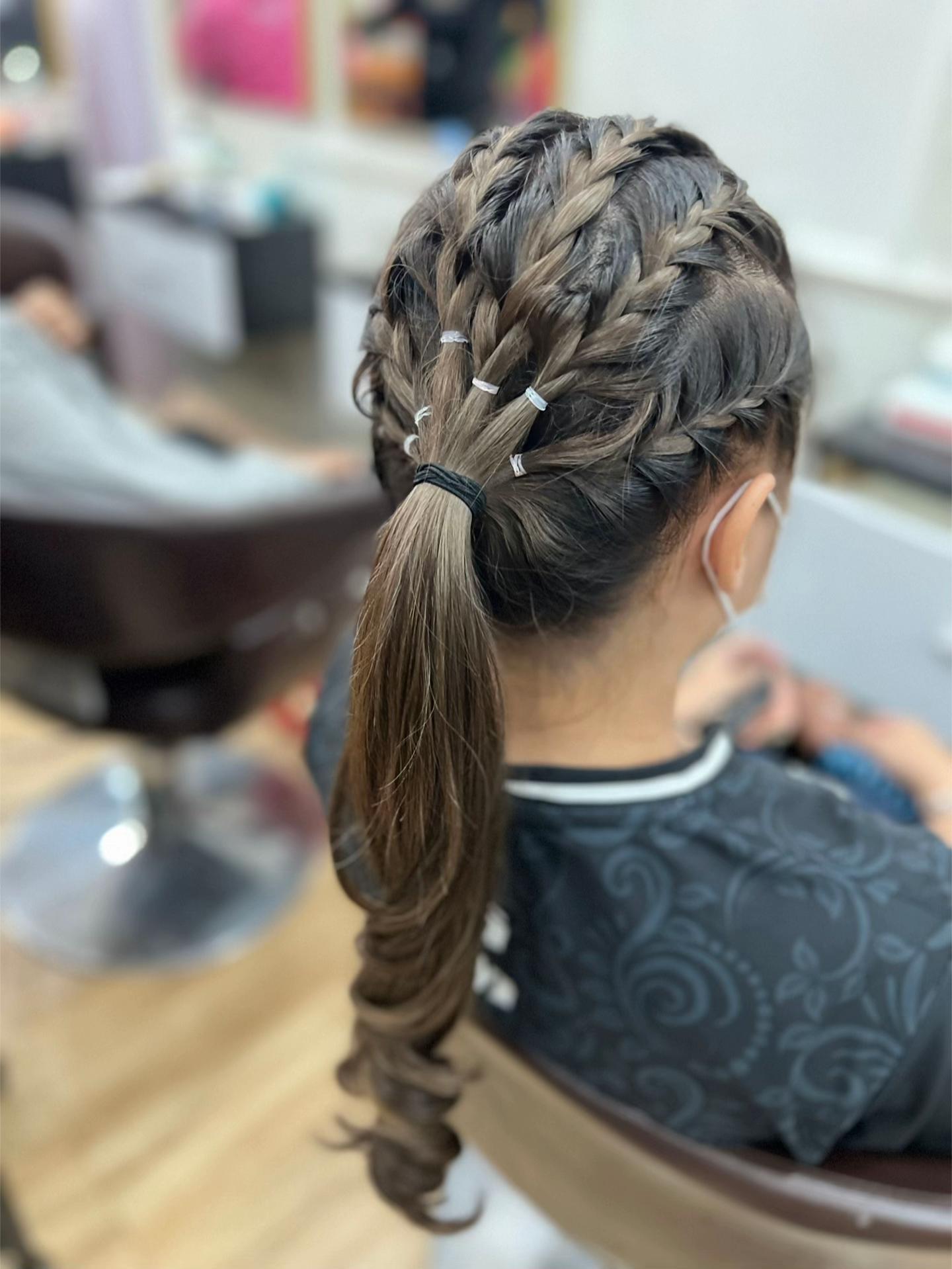@BARBERELLA HAIR STUDIO