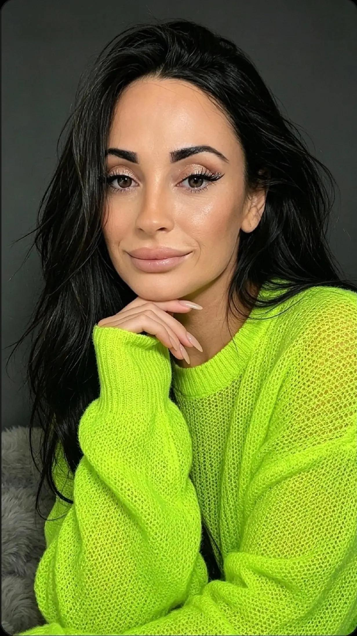 @Laura🖤